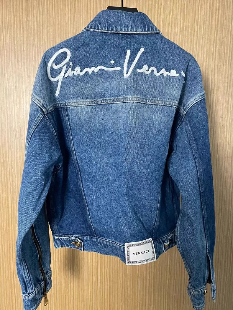 Versace Versace Embroidered denim jacket Size M / US 6-8 / IT 42-44 - 2 Thumbnail