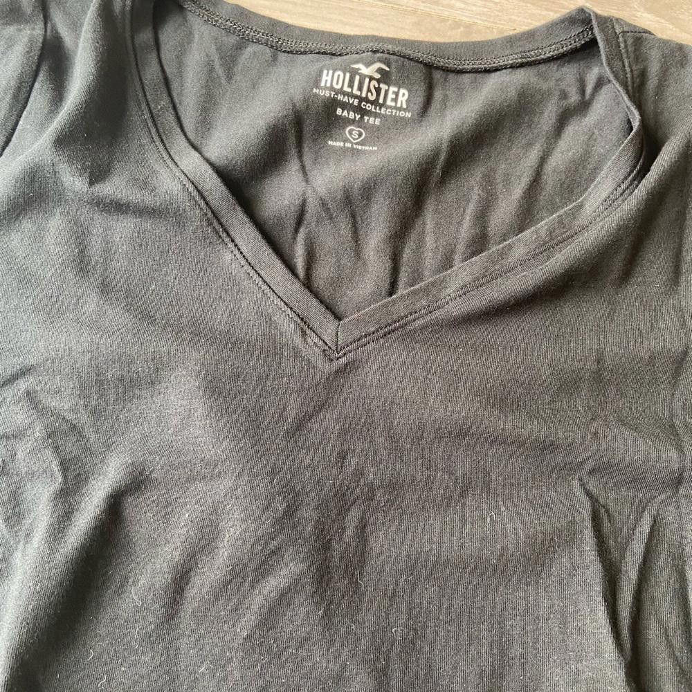 Designer Hollister Black V Neck Long Sleeve Shirt Size S / US 4 / IT 40 - 2 Thumbnail