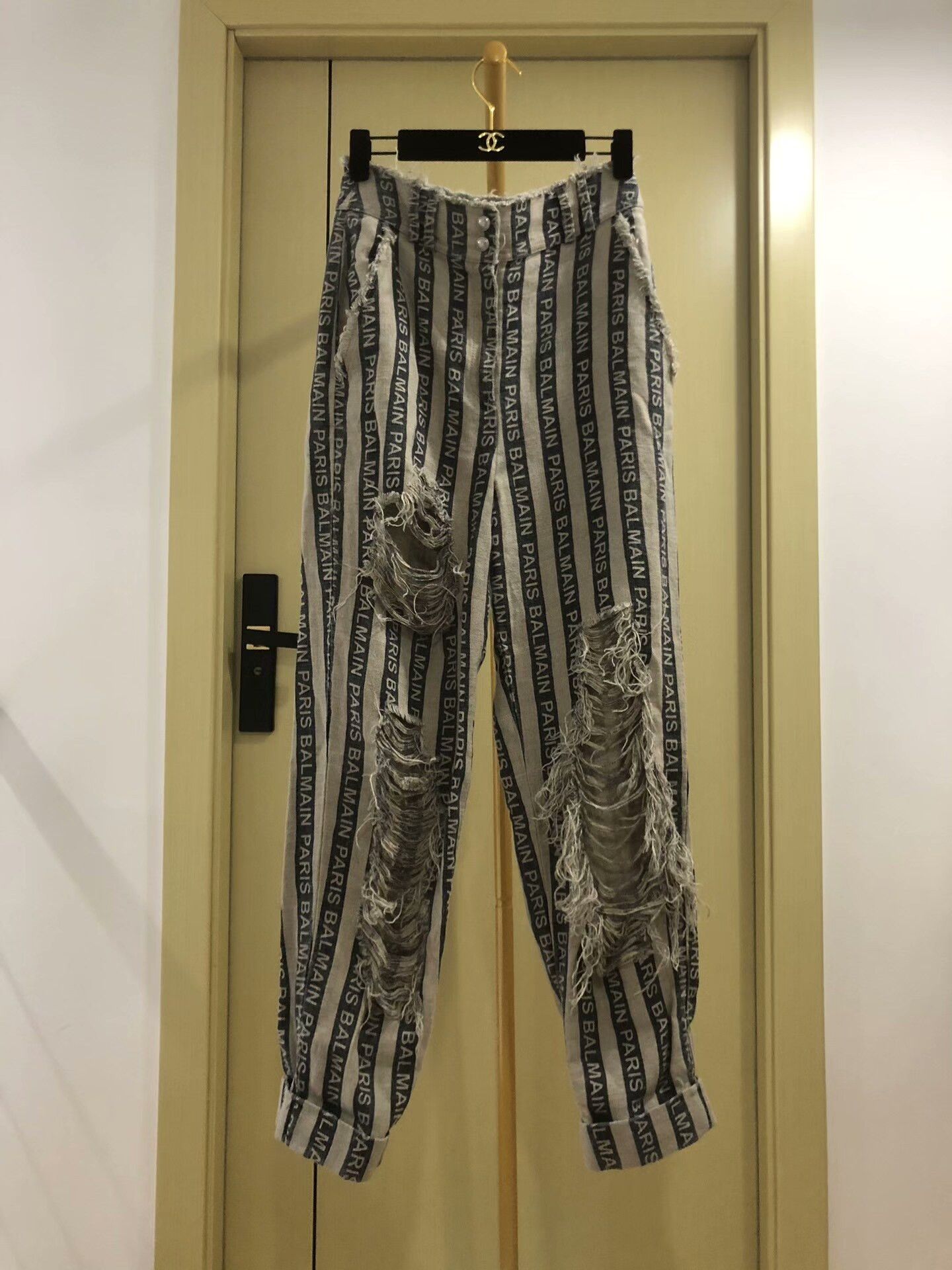 Balmain Balmain Logo Design Denim Pants Size US 26 / EU 42 - 1 Thumbnail