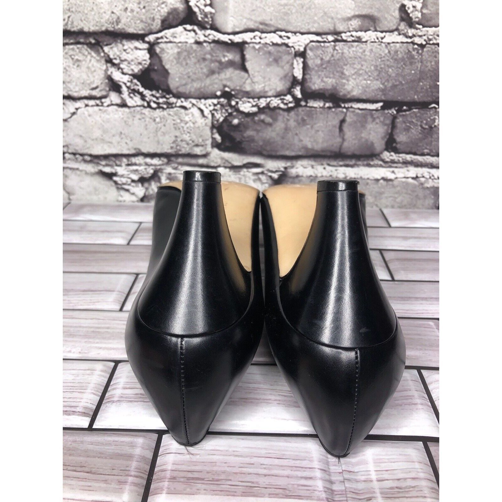 Salvatore Ferragamo Salvatore Ferragamo Black Leather Pointed Toe Pump Heels Wom Size US 7.5 / IT 37.5 - 17 Thumbnail