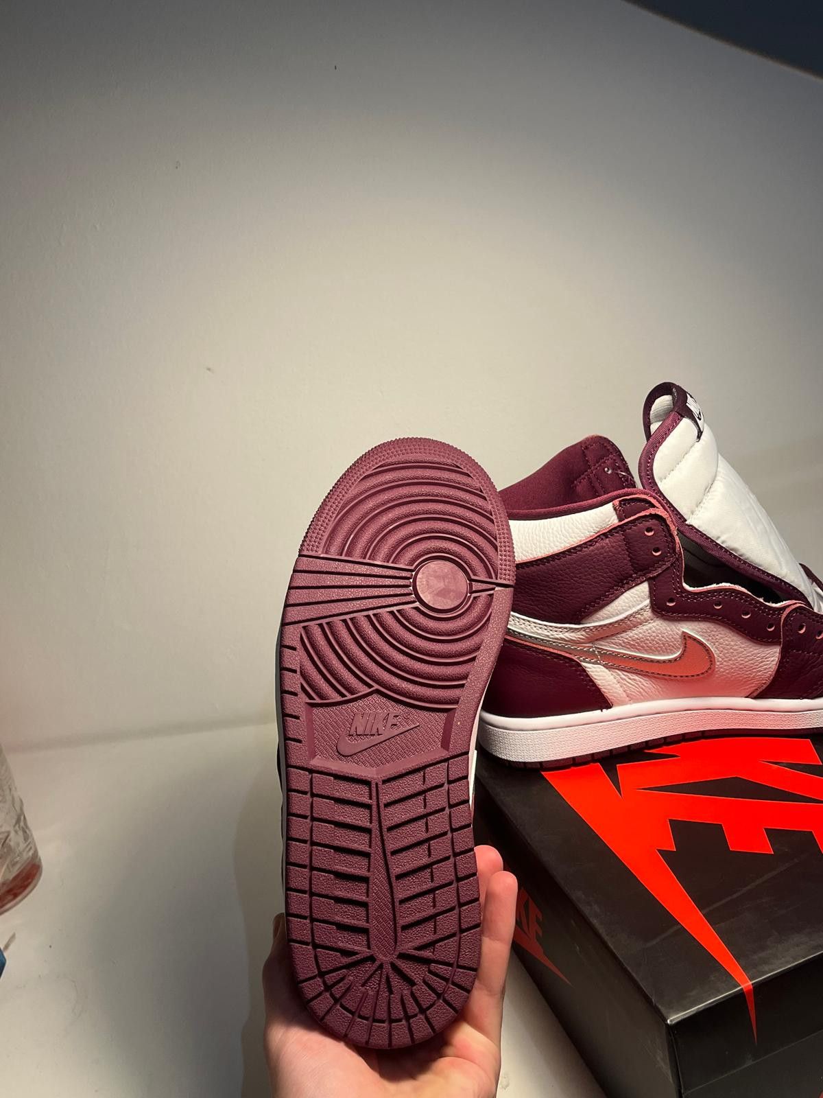 Nike Jordan 1 Retro High OG Bordeaux 40.5 Size US 7.5 / EU 40-41 - 8 Thumbnail