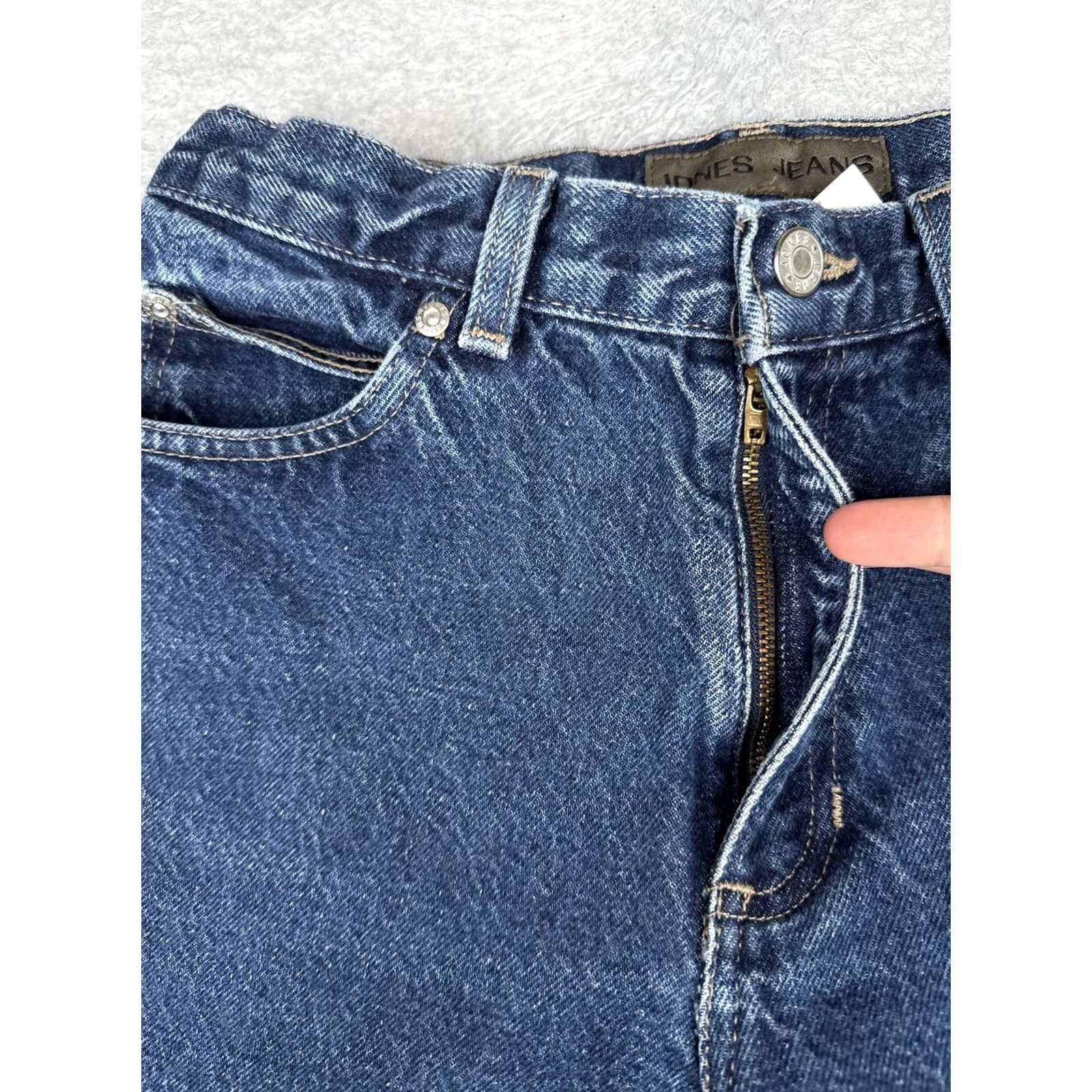 Jones New York Jones Jeans Womens Jeans Bootcut 6 Blue Medium Wash 29 Inseam 26 Waist Denim 100% Cotton Mid Rise Three-Pocket Zipper Button Distressed? No Size 28" / US 6 / IT 42 - 5 Thumbnail