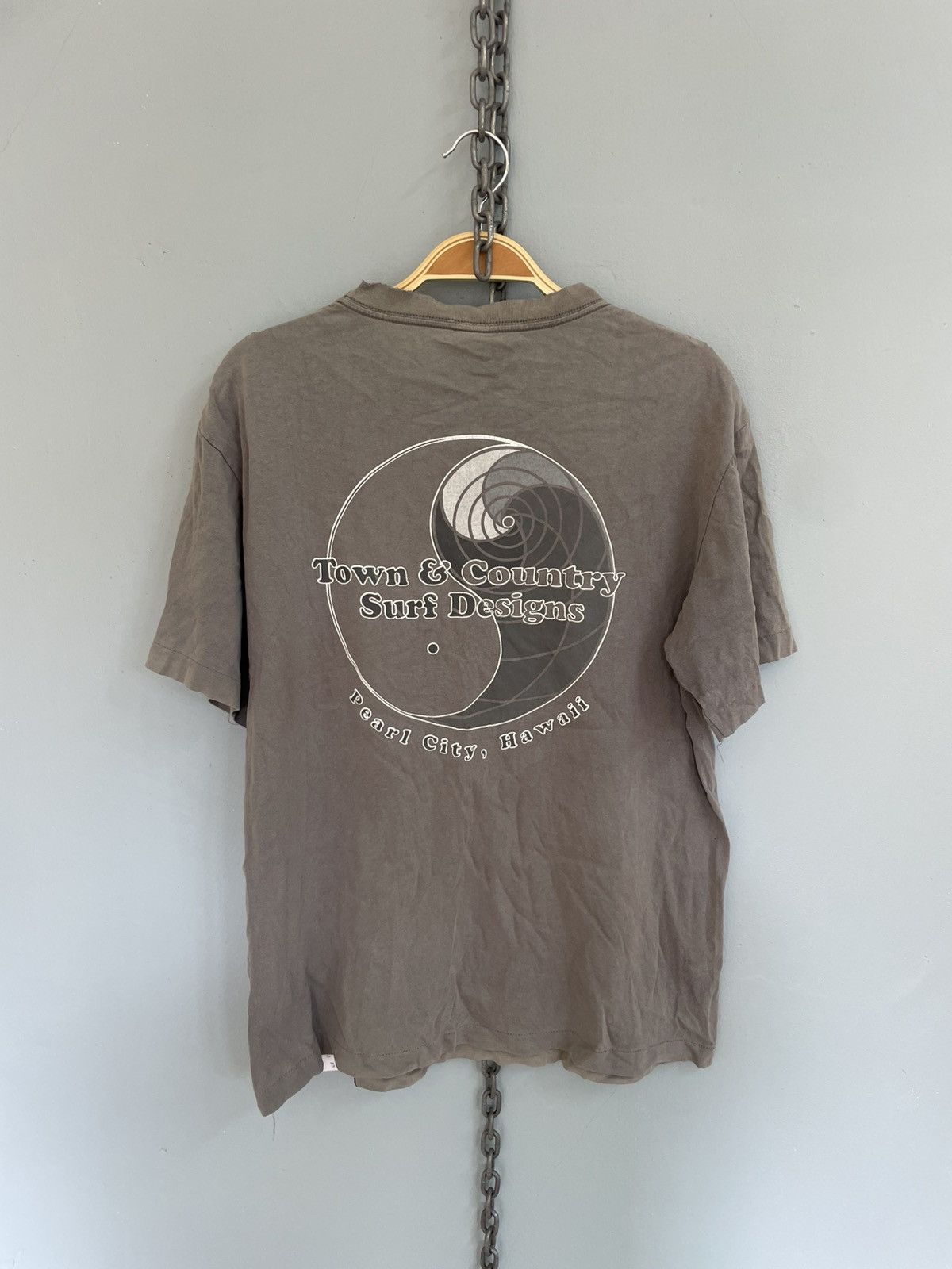 Vintage Vintage T&C Surf Design Hawaii t shirt Size US M / EU 48-50 / 2 - 1 Thumbnail