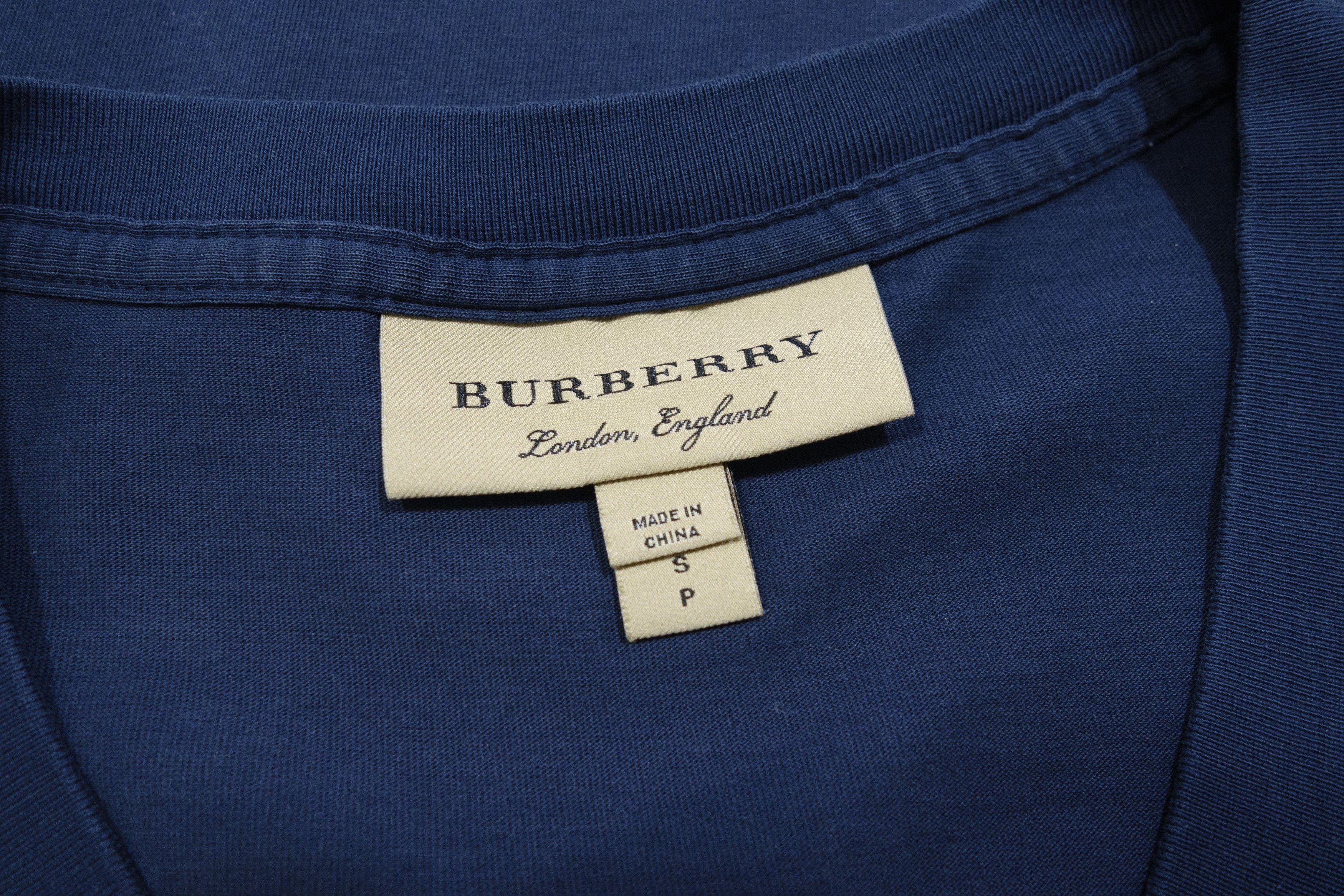 Burberry V-Neck Logo Basic T-Shirt Size US S / EU 44-46 / 1 - 6 Thumbnail