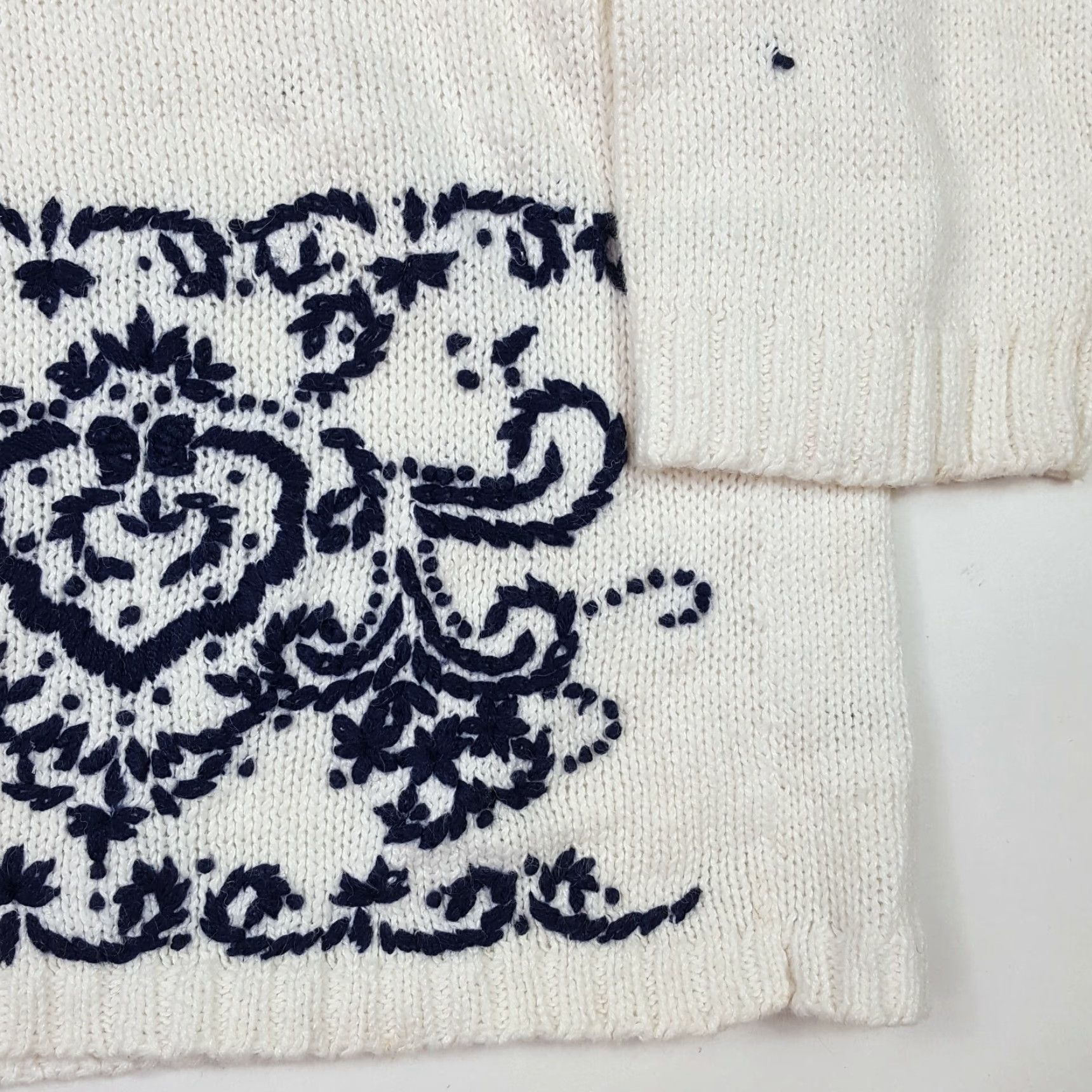 Vintage VINTAGE Leslie Fay Ramie Blend Embellished Womens Size M Knit White Pullover Sweater Size M / US 6-8 / IT 42-44 - 2 Thumbnail