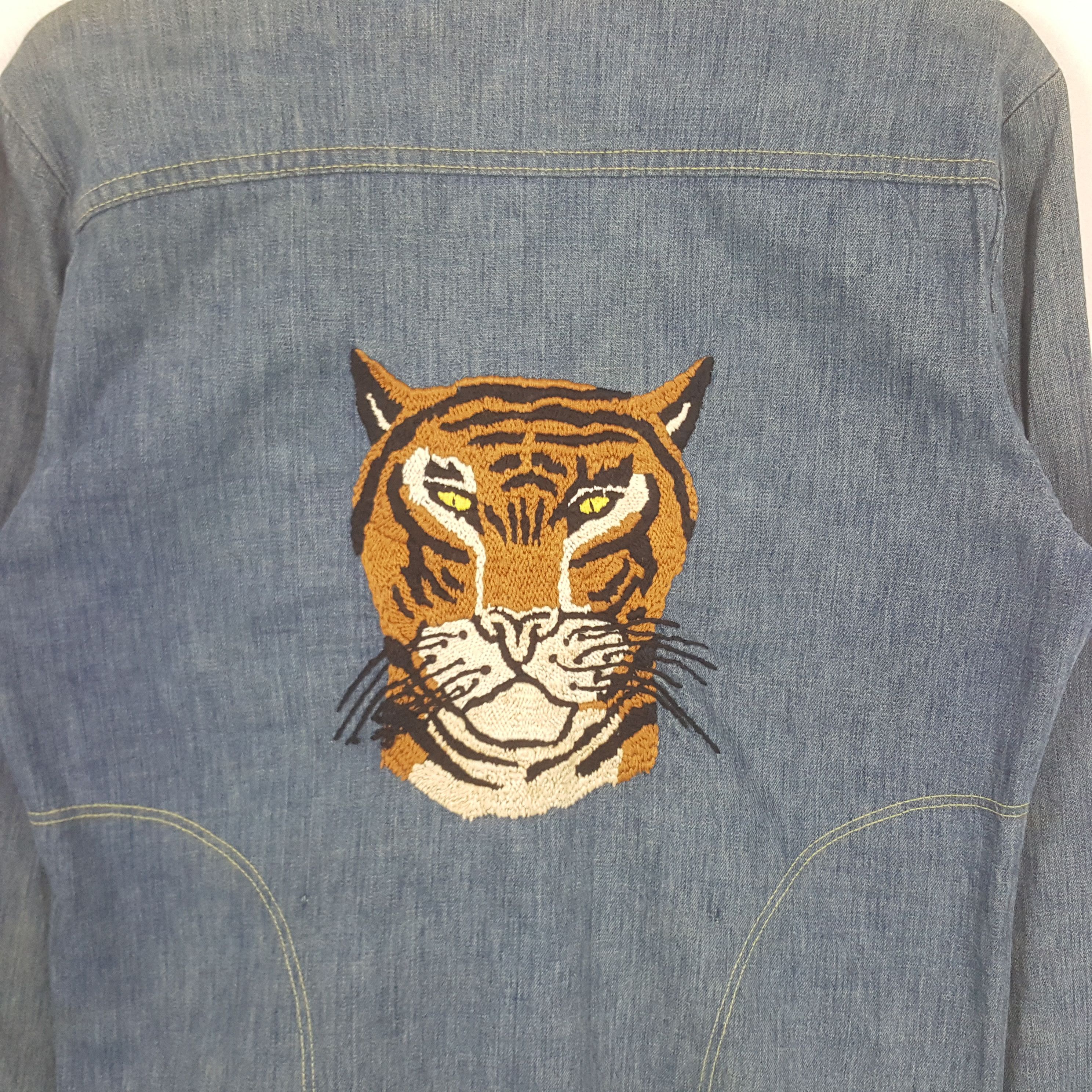Japanese Brand Vintage Tiger Embroidery Japanese Bikers Denim Shirt RR9 Size US L / EU 52-54 / 3 - 2 Thumbnail