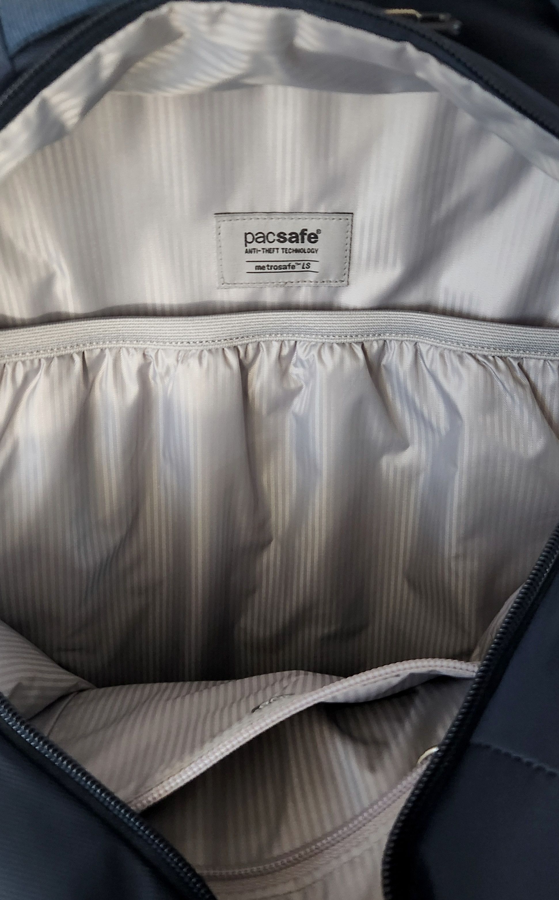 Designer Pacsafe Metrosafe LS450 Anti-Theft 25L Backpack Carry On Size ONE SIZE - 10 Thumbnail