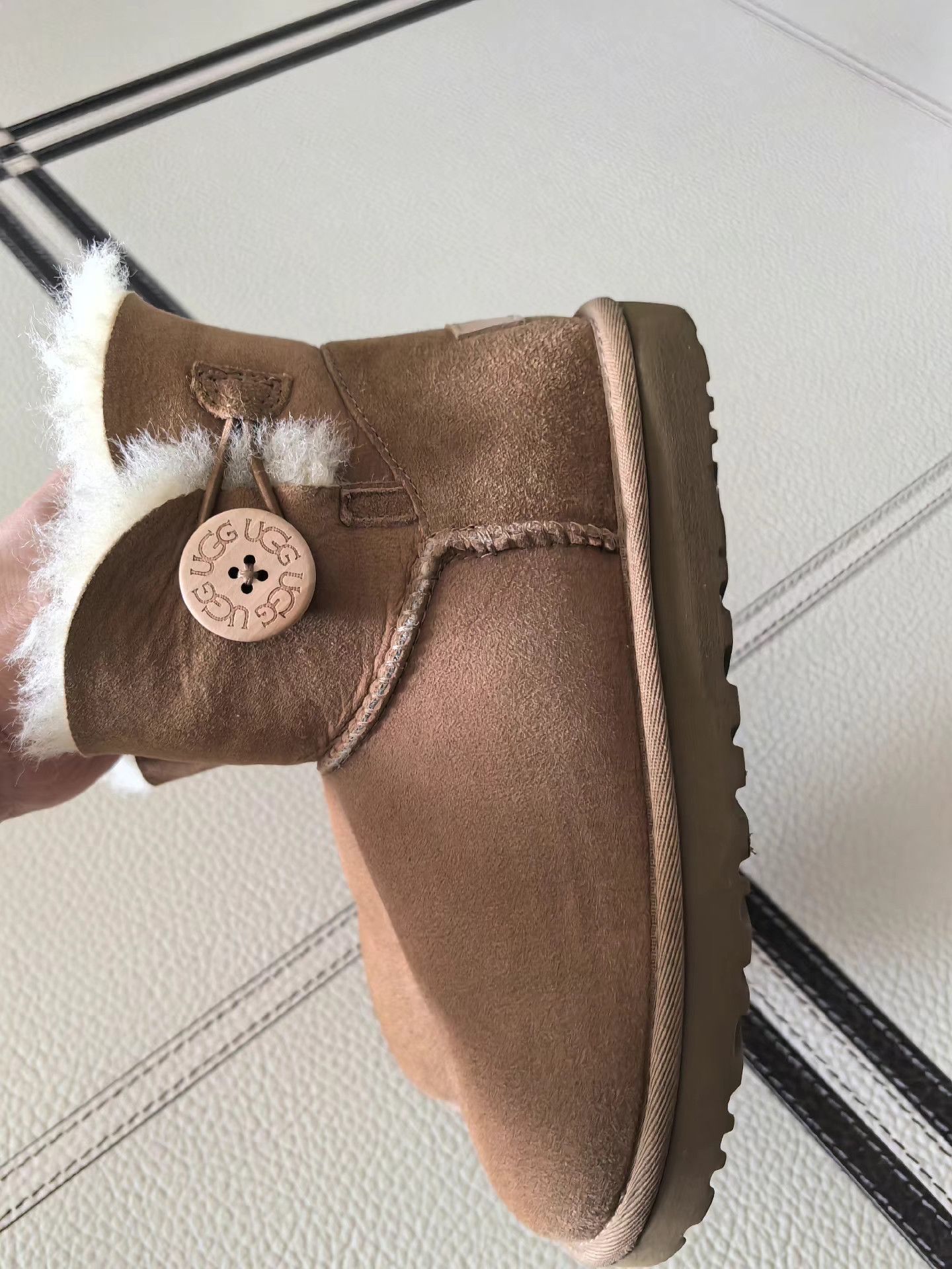 Ugg UGG Women's Shoes K17 Size US 7 / IT 37 - 2 Thumbnail