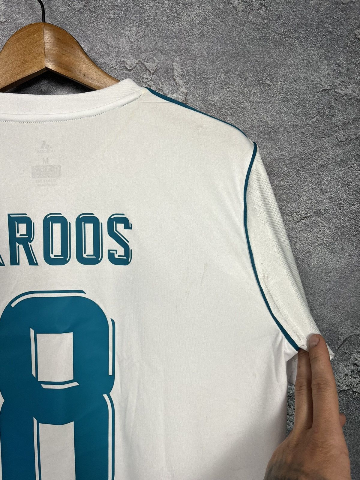 Adidas Adidas #8 Toni Kross Real Madrid Final Kiev 2018 Jersey Size US M / EU 48-50 / 2 - 16 Thumbnail