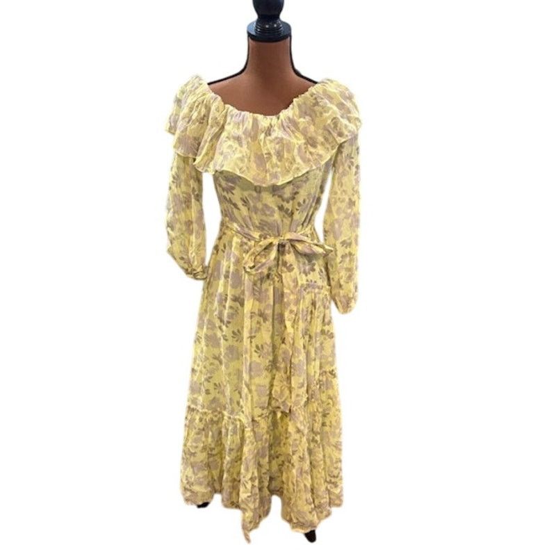 ASTR The Label ASTR “Kaylani” Tiered Off-The-Shoulder Dress Size XS / US 0-2 / IT 36-38 - 1 Thumbnail