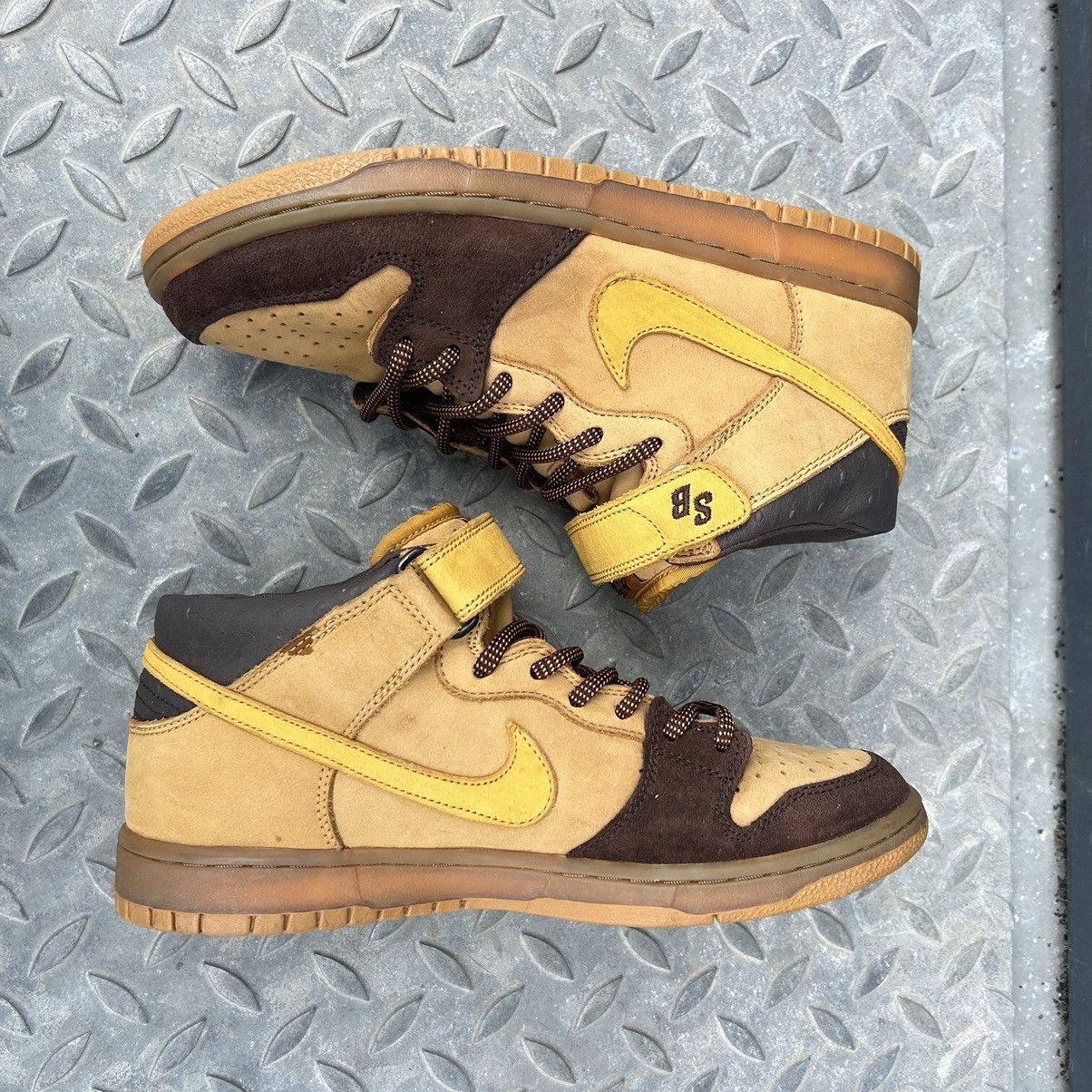 Nike Nike SB Dunk Mid Wheat Bronze 2006 Size US 8.5 / EU 41-42 - 1 Thumbnail