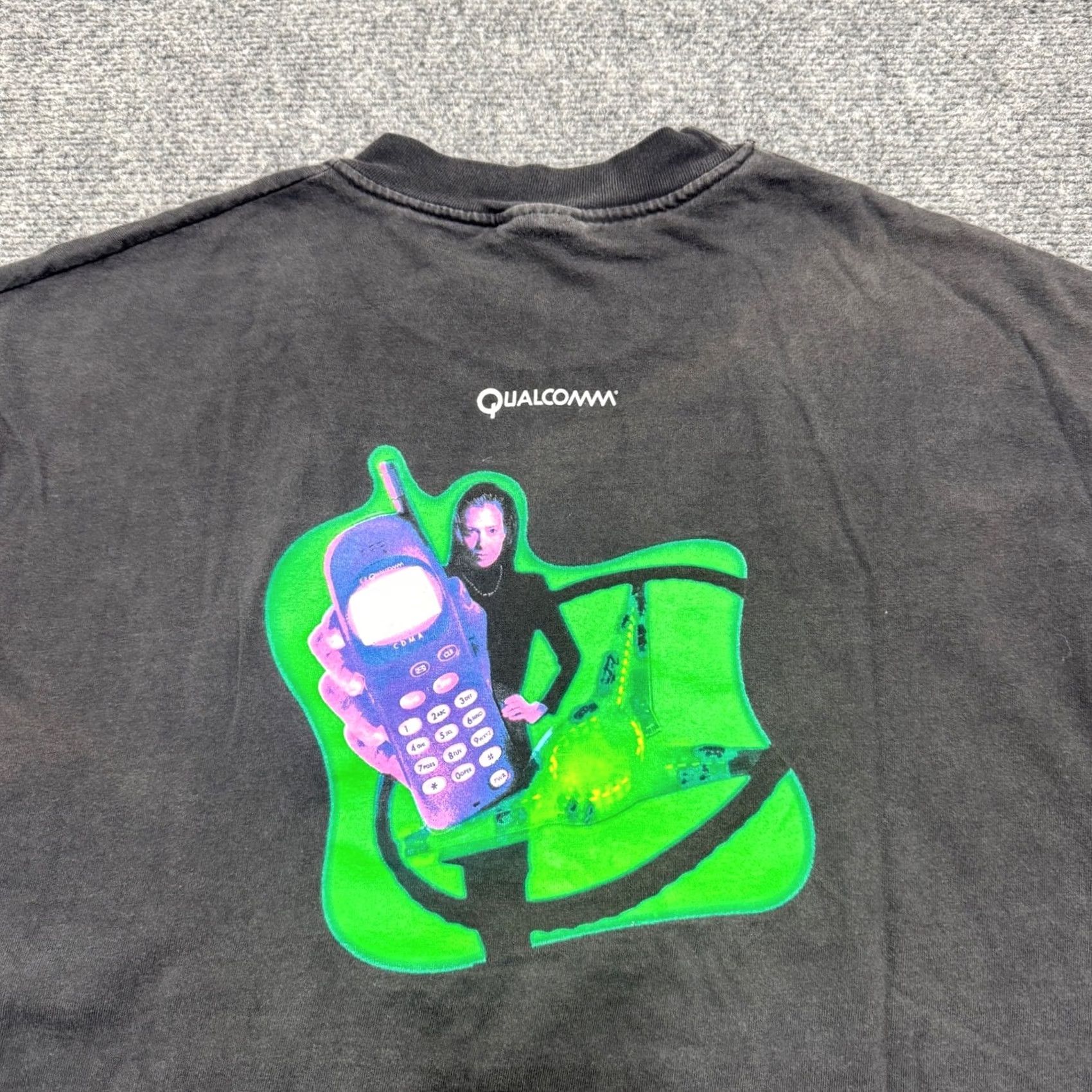 Hanes VINTAGE Hanes T-shirt Mens XL Black Faded 90's Phone Promo Qualcomm USA Made Green Distressing/Flaw Details Professed Size US XL / EU 56 / 4 - 7 Thumbnail