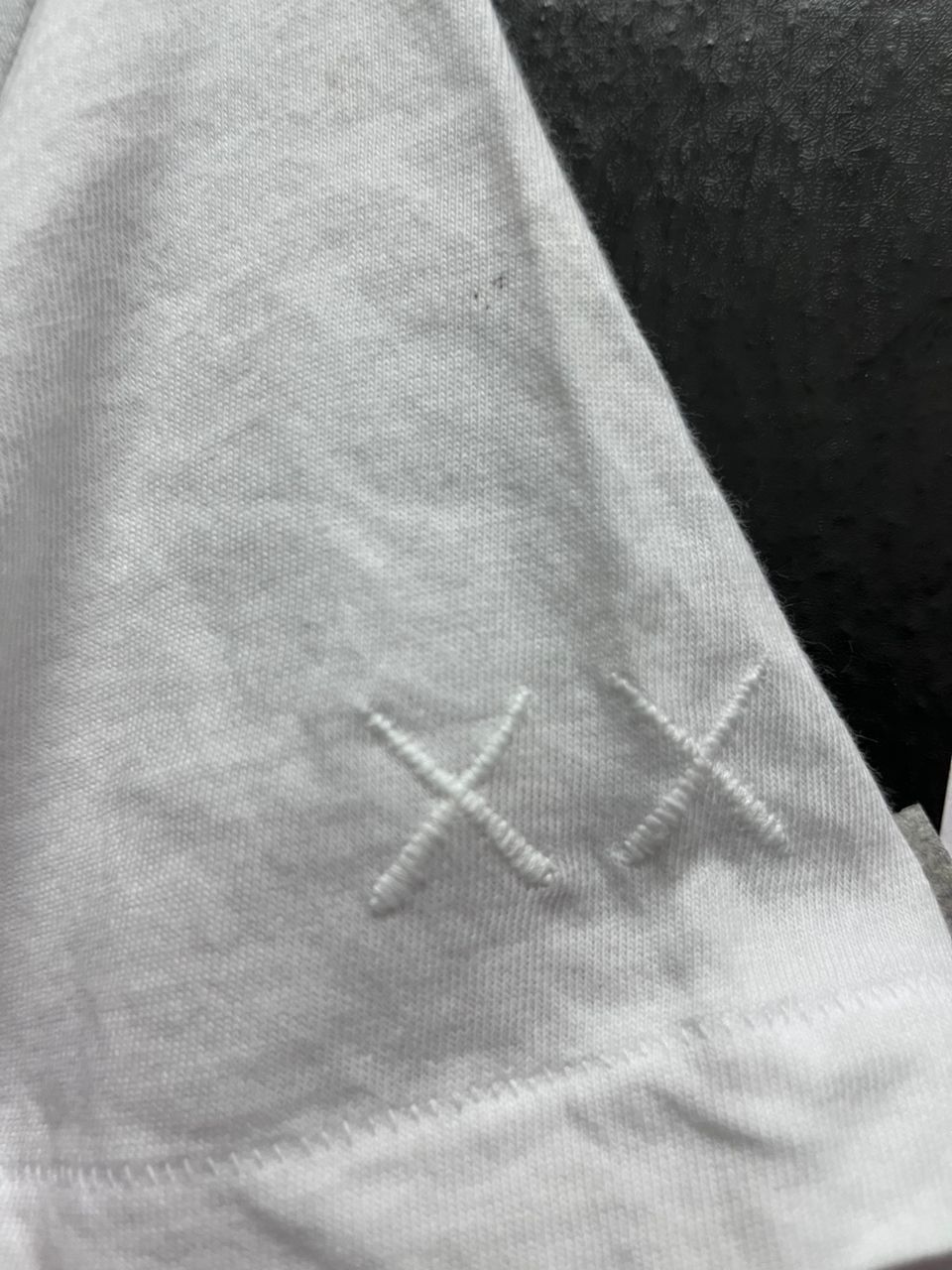Kaws KAWS x Uniqlo White Clean Tee Size US S / EU 44-46 / 1 - 3 Thumbnail