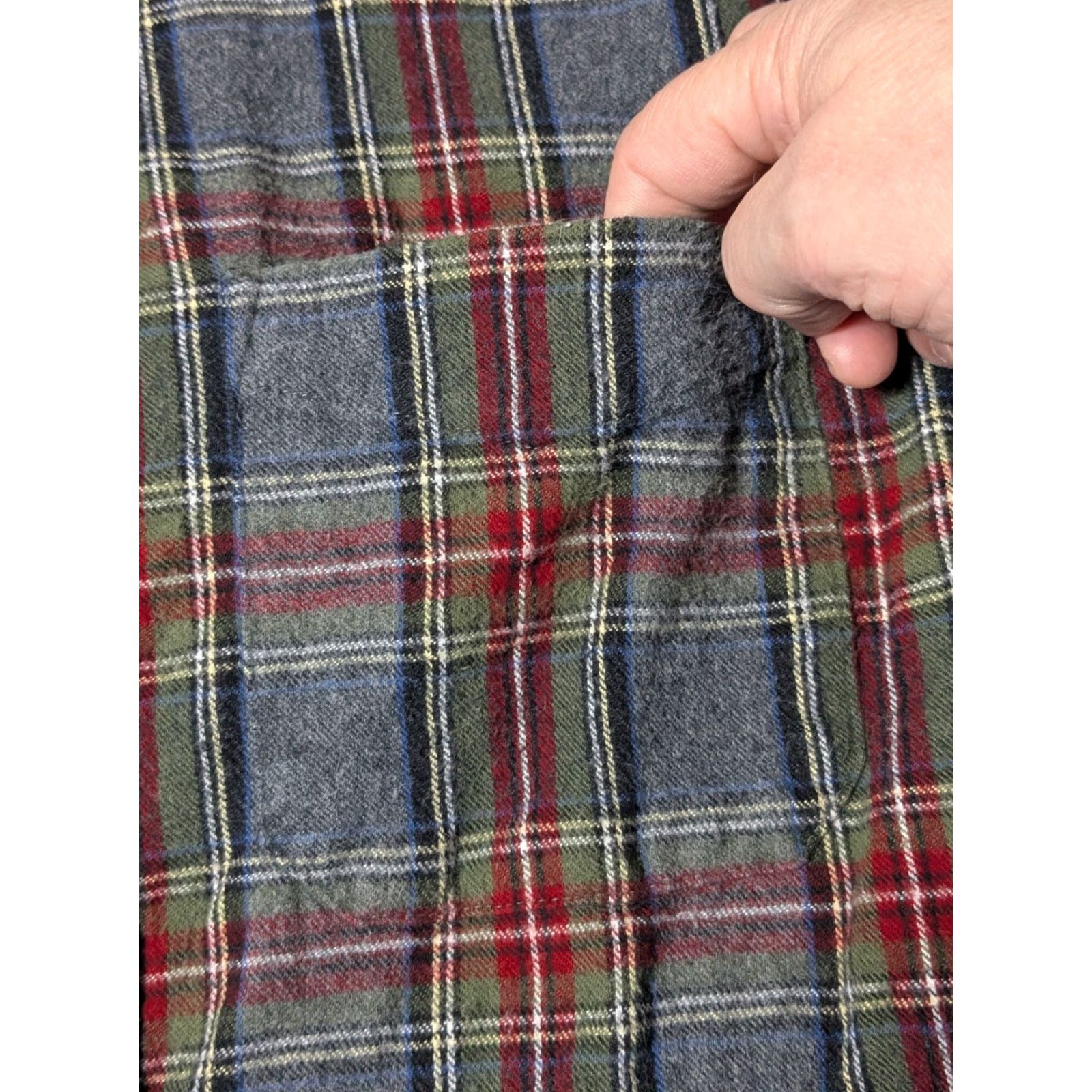 Vintage VINTAGE L.L. Bean Traditional Fit Shirt Men Small-REG Grey Scotch Plaid Flannel Button-Up Size US S / EU 44-46 / 1 - 4 Thumbnail