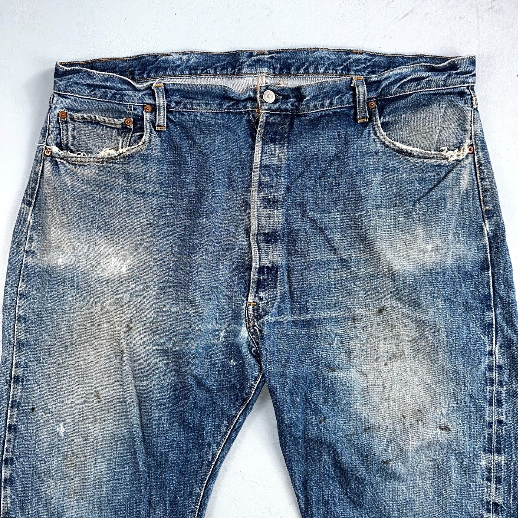 Levi's VINTAGE Levi's 501 Jeans Men 48x30 Straight Fit Ceased 70s USA Denim Distressed Size US 32 / EU 48 - 2 Thumbnail