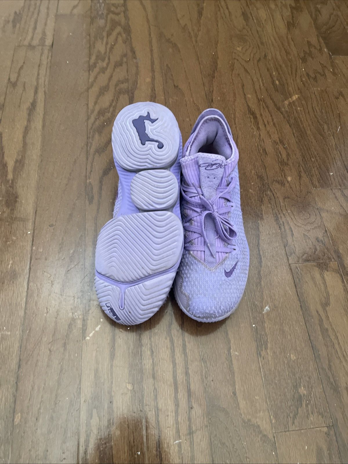 Other Nike LeBron 16 Low Atomic Purple Size US 9 / EU 42 - 4 Thumbnail