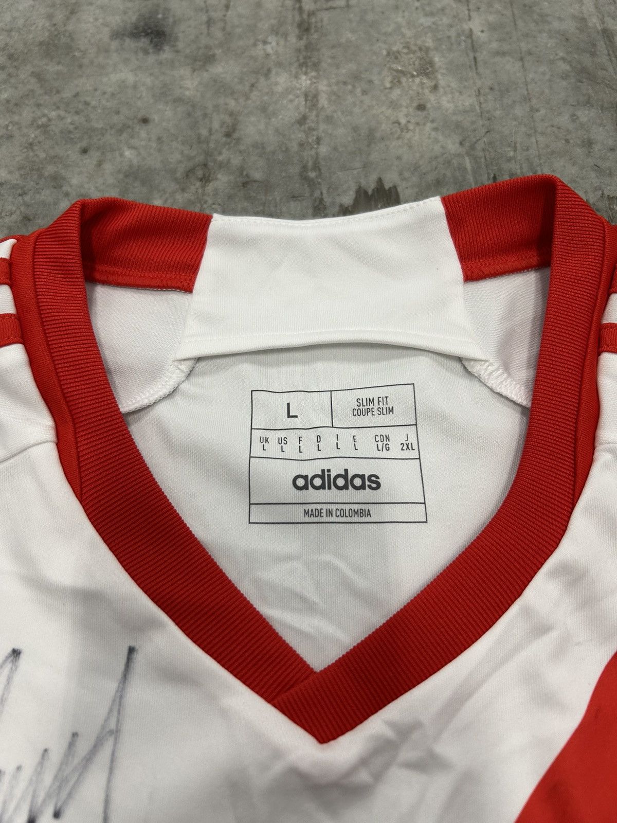 Adidas Adidas Peru national football team home jersey SIGNED Size US L / EU 52-54 / 3 - 2 Thumbnail