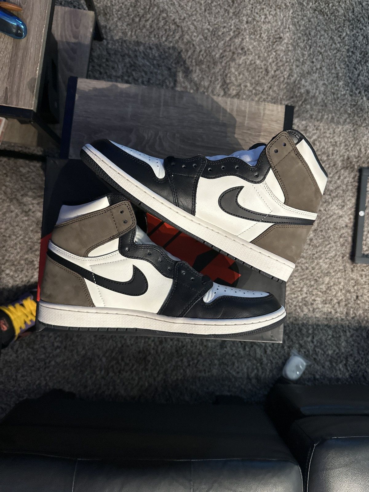 Jordan Brand Jordan 1 Mochas Size US 11 / EU 44 - 2 Thumbnail