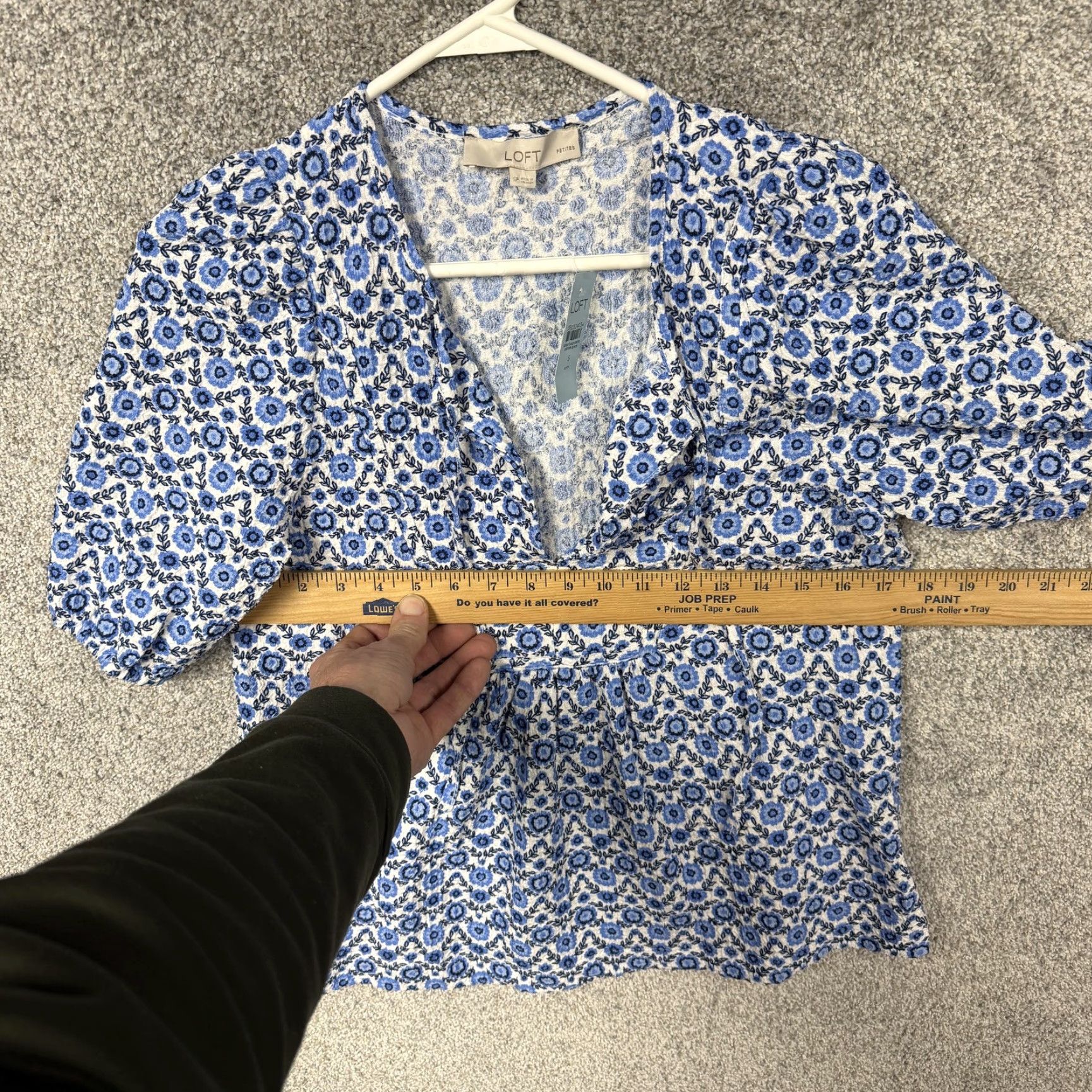 Loft LOFT Womens Blouse Petite SP Blue Floral Puff Sleeve V-Neck Knit Pullover Short Sleeve NWT Size S / US 4 / IT 40 - 3 Thumbnail