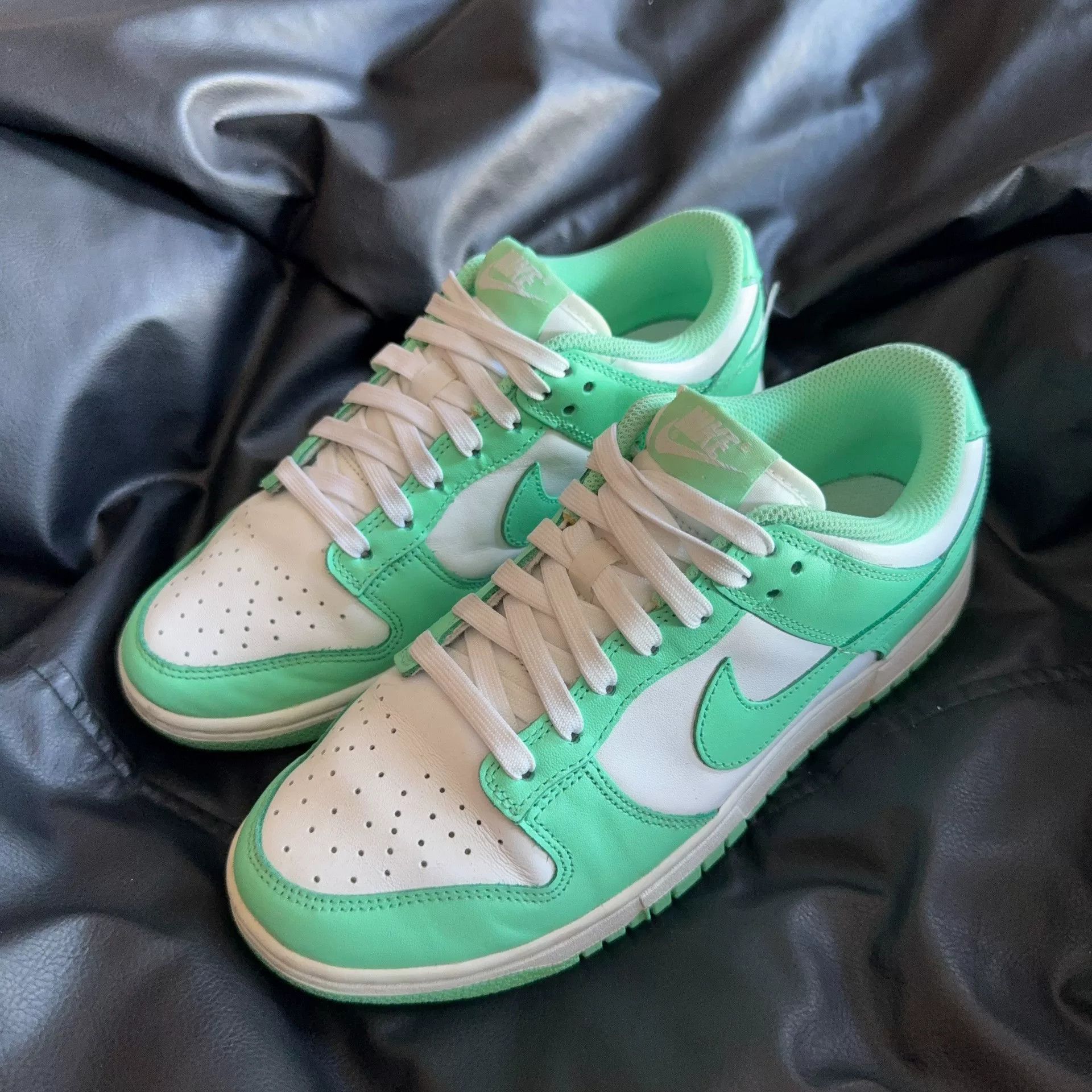Nike Nike Green Lowtop Sneakers 39 Men Size US 6.5 / EU 39-40 - 1 Thumbnail
