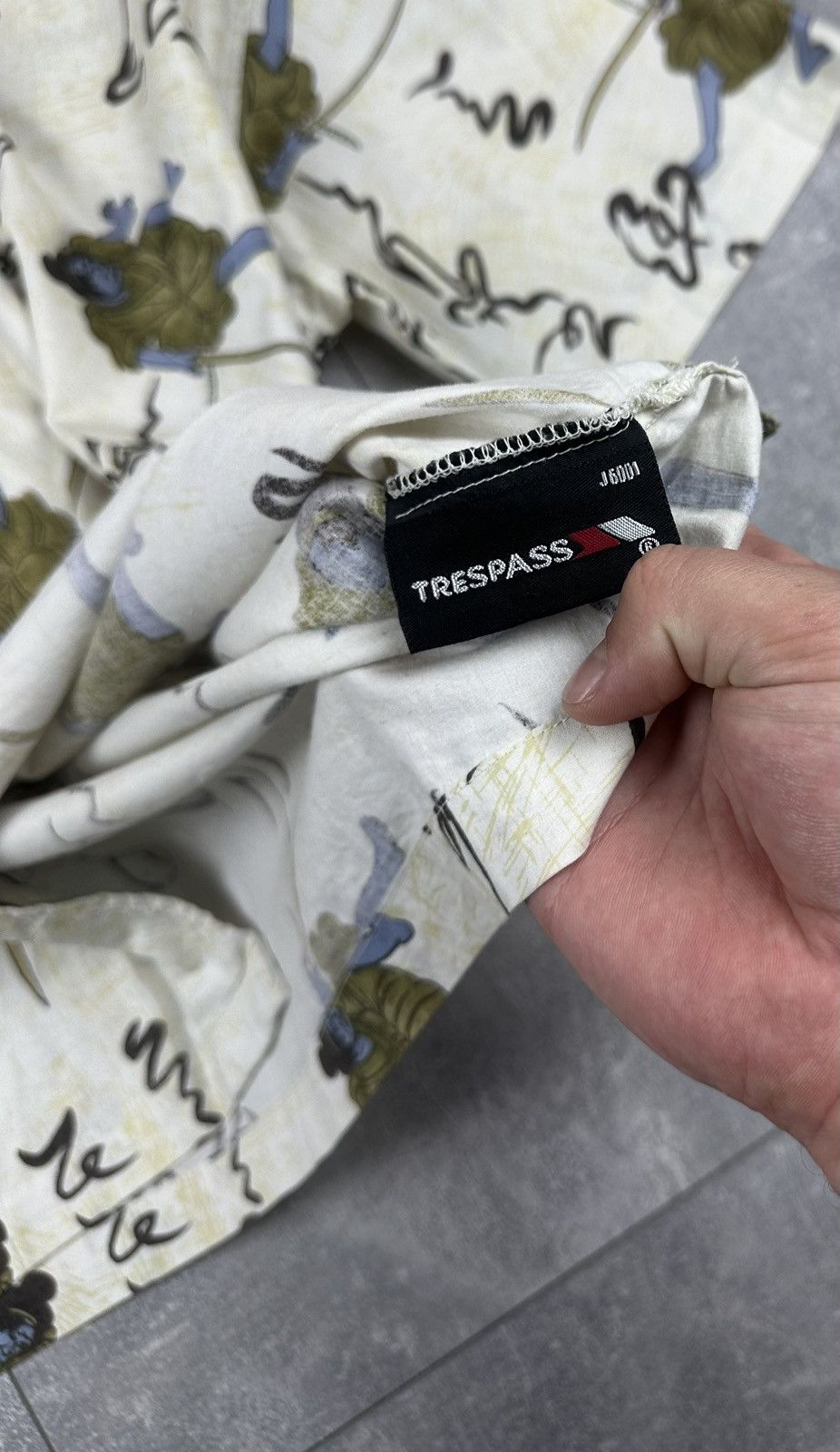 Other Trespass Japanese Crazy Outdoor Shirt Button Up Size US L / EU 52-54 / 3 - 7 Thumbnail