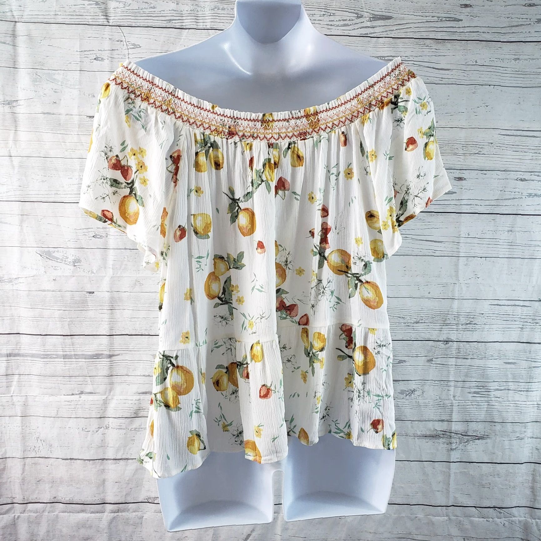 Vintage **Maurices Women's Off the Shoulder Top Size 2XL White Rayon Floral** User: Maurices Women's Off the Shoulder Top Size 2XL White Rayon Floral Size XXL / US 16-18 / IT 52-54 - 4 Thumbnail