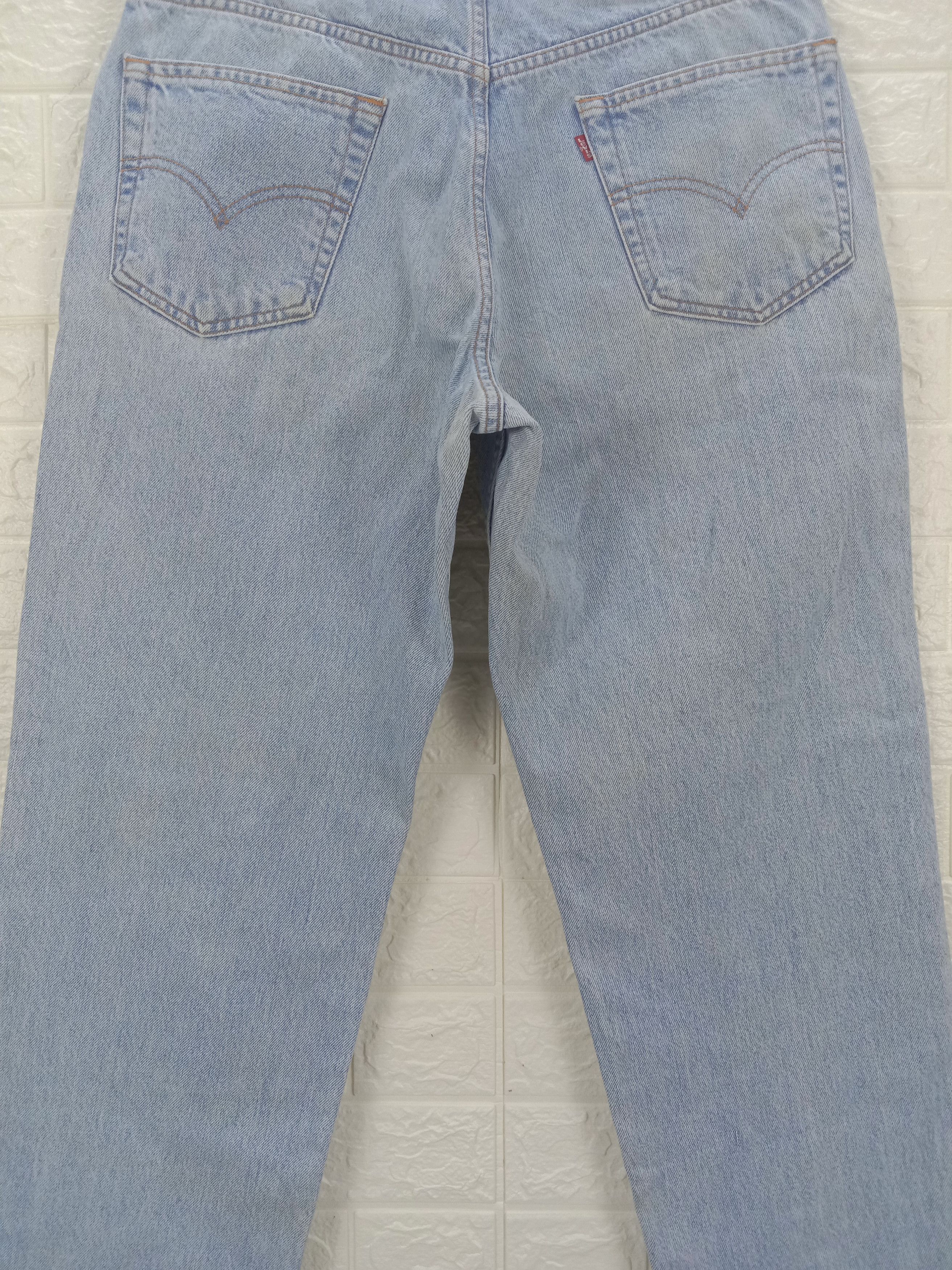 Levi's Vintage 90s Levi's 550 Jeans Relaxed Fit Light Wash Denim Size US 33 - 7 Thumbnail