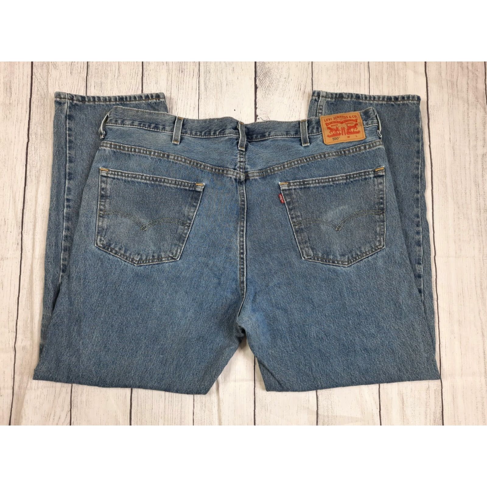 Levi's Levi’s 550 Jeans Men Relaxed Fit 42x30 Medium Wash Denim Workwear Levi's Denim 100% Cotton Pockets Zipper Fly Men Classic Vintage No Size US 42 / EU 58 - 5 Thumbnail