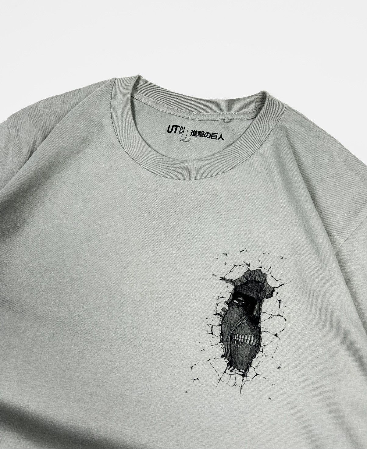 Anime × Japanese Brand × Uniqlo Rare collaboration UNIQLO X ATTACK ON TITAN T shirt Size US M / EU 48-50 / 2 - 8 Thumbnail