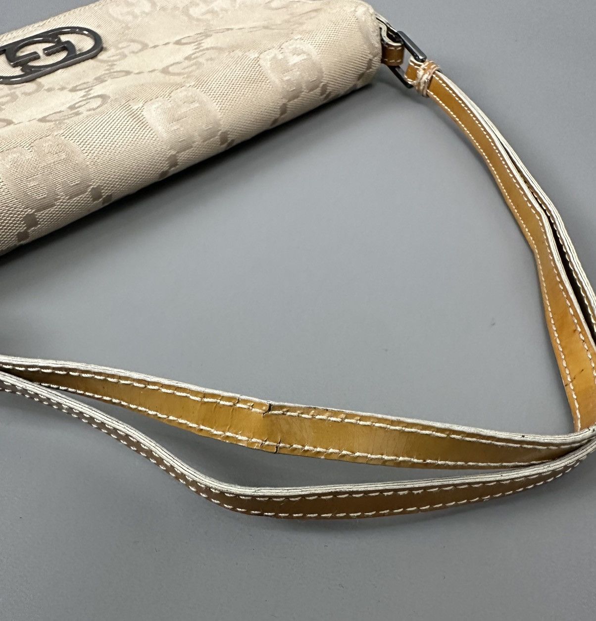 Gucci Gucci - Vintage GG Canvas Beige - Yellow Patent Leather Bag Size ONE SIZE - 15 Thumbnail