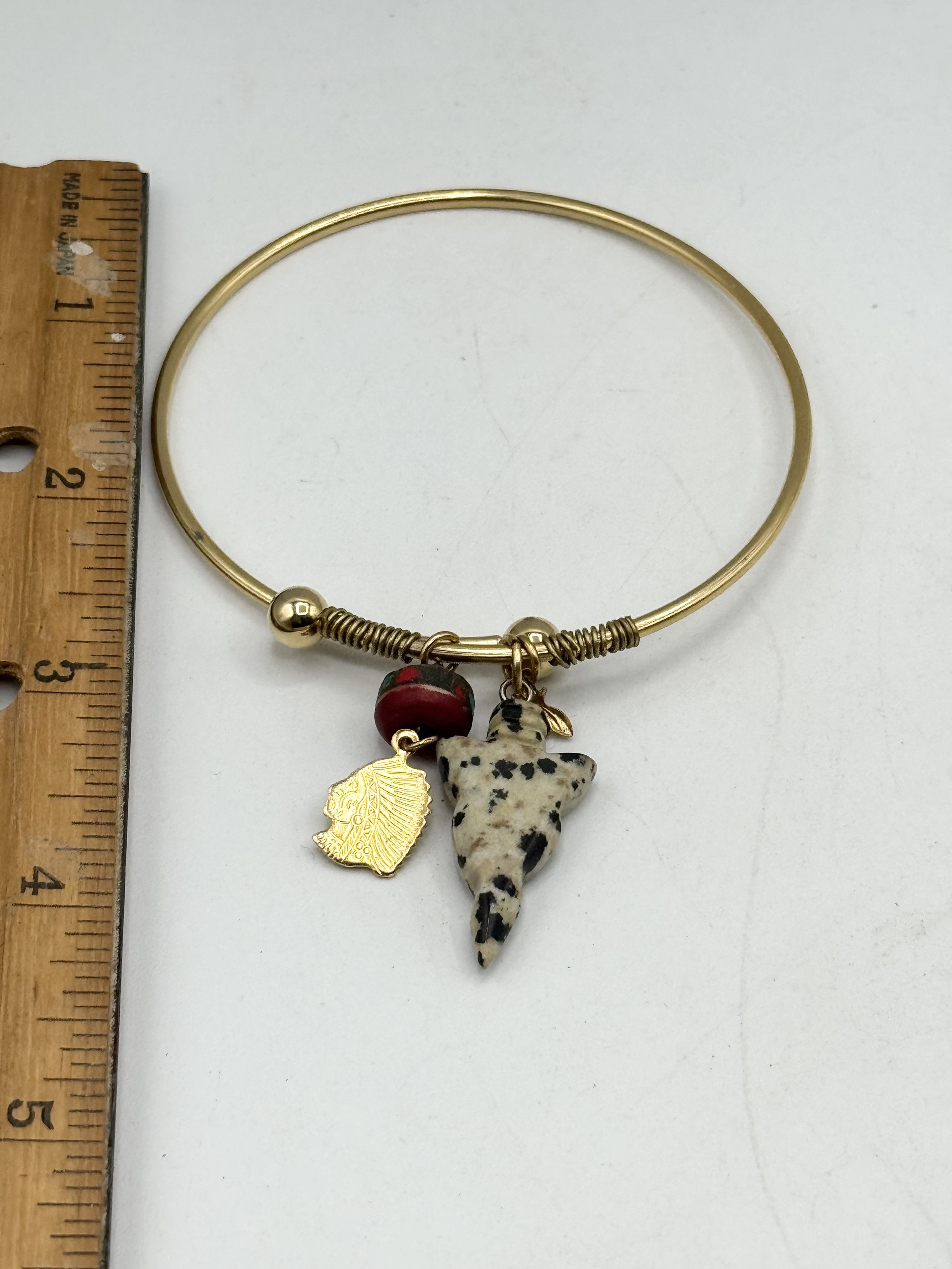 Vintage Vintage arrowhead red stone bead Indian chief charm bracelet Size ONE SIZE - 4 Thumbnail