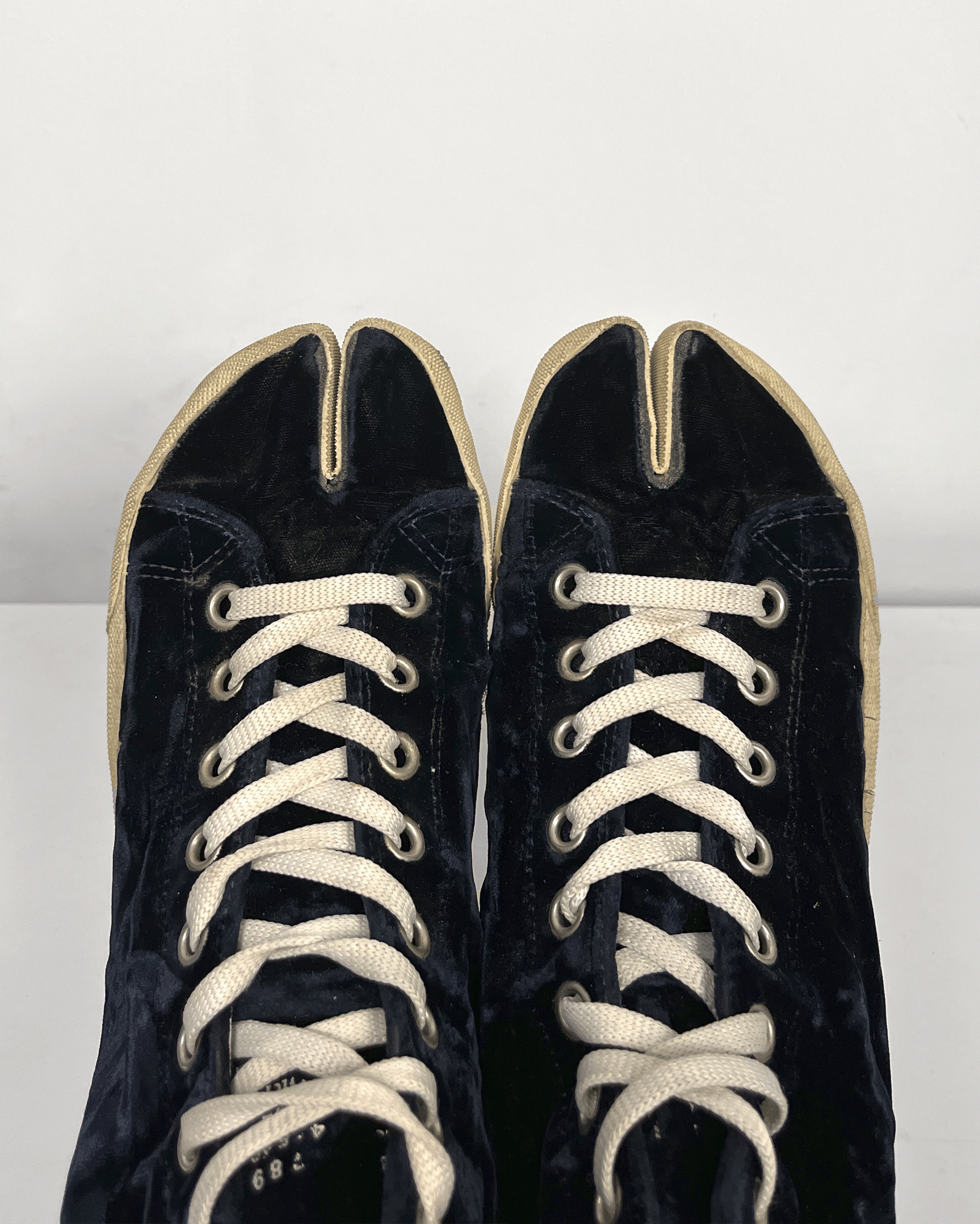Maison Margiela Maison Margiela Velour Tabi High Top Sneakers Size US 9 / EU 42 - 5 Thumbnail