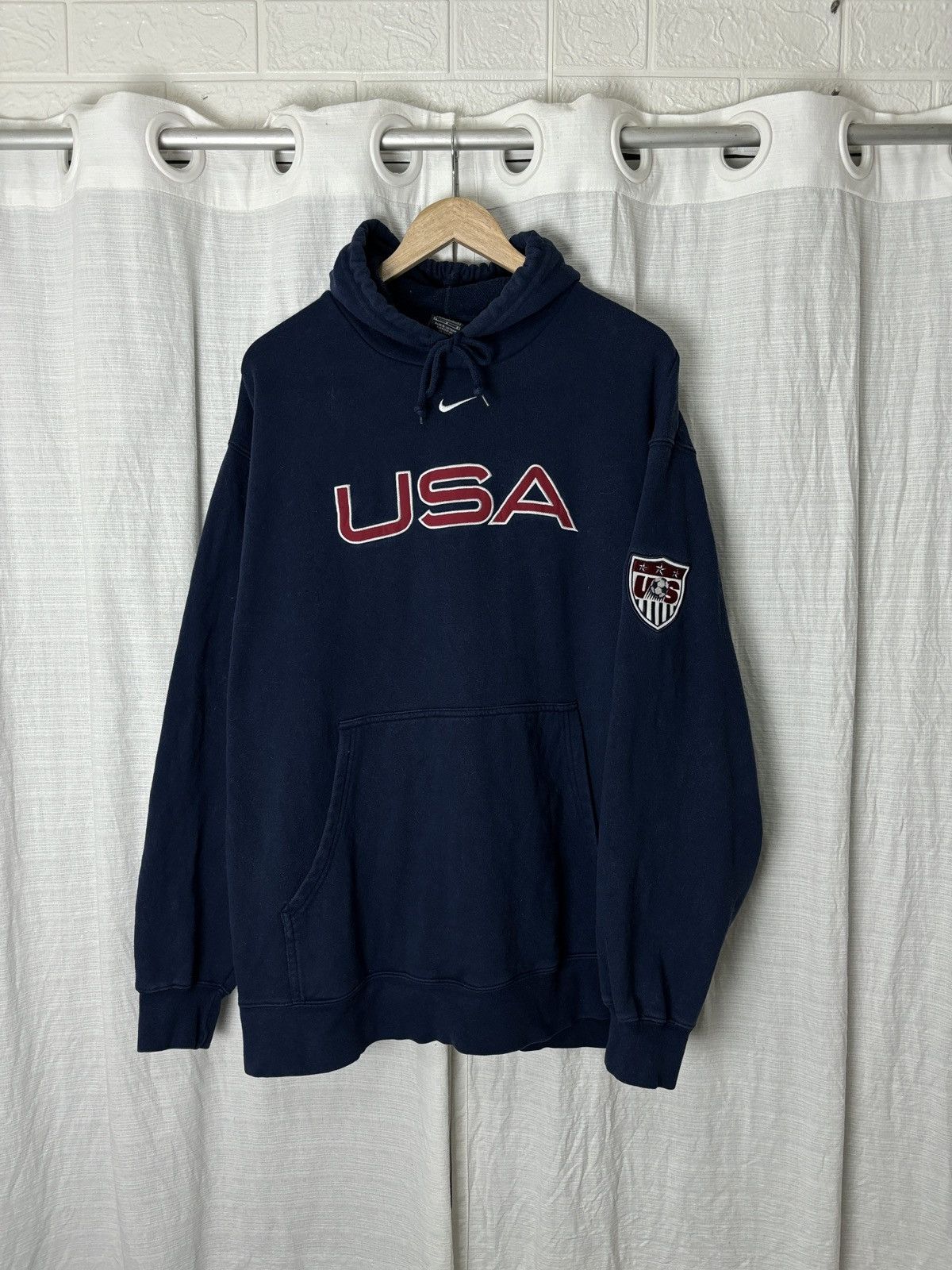 image of Nike Center Swoosh Usa Soccer Hoodie in Navy, Men's (Size Large)