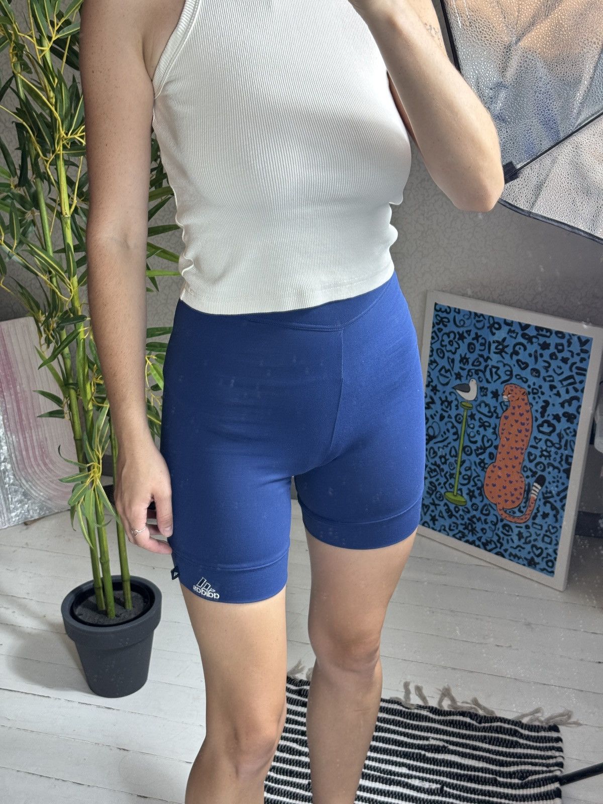 Adidas VINTAGE ADIDAS MINI LOGO Y2K SHORTS Size 26" / US 2 / IT 38 - 4 Thumbnail