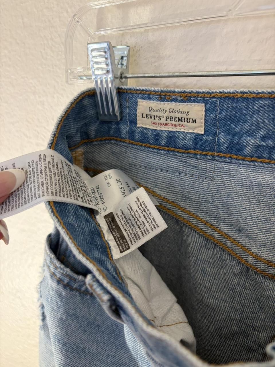 Levi's Levi’s Women’s 501 ‘90s Denim Jeans 25” Light Wash Mid Rise Size 25" / US 0 / IT 36 - 4 Thumbnail