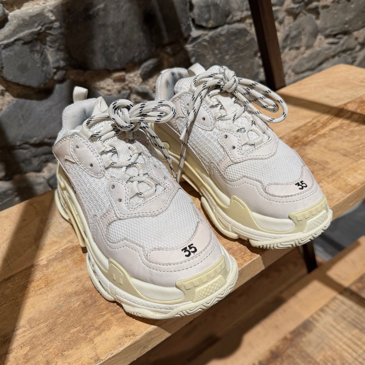 Balenciaga Balenciaga White Triple S Chunky Sneakers Size US 5 / IT 35 - 4 Thumbnail