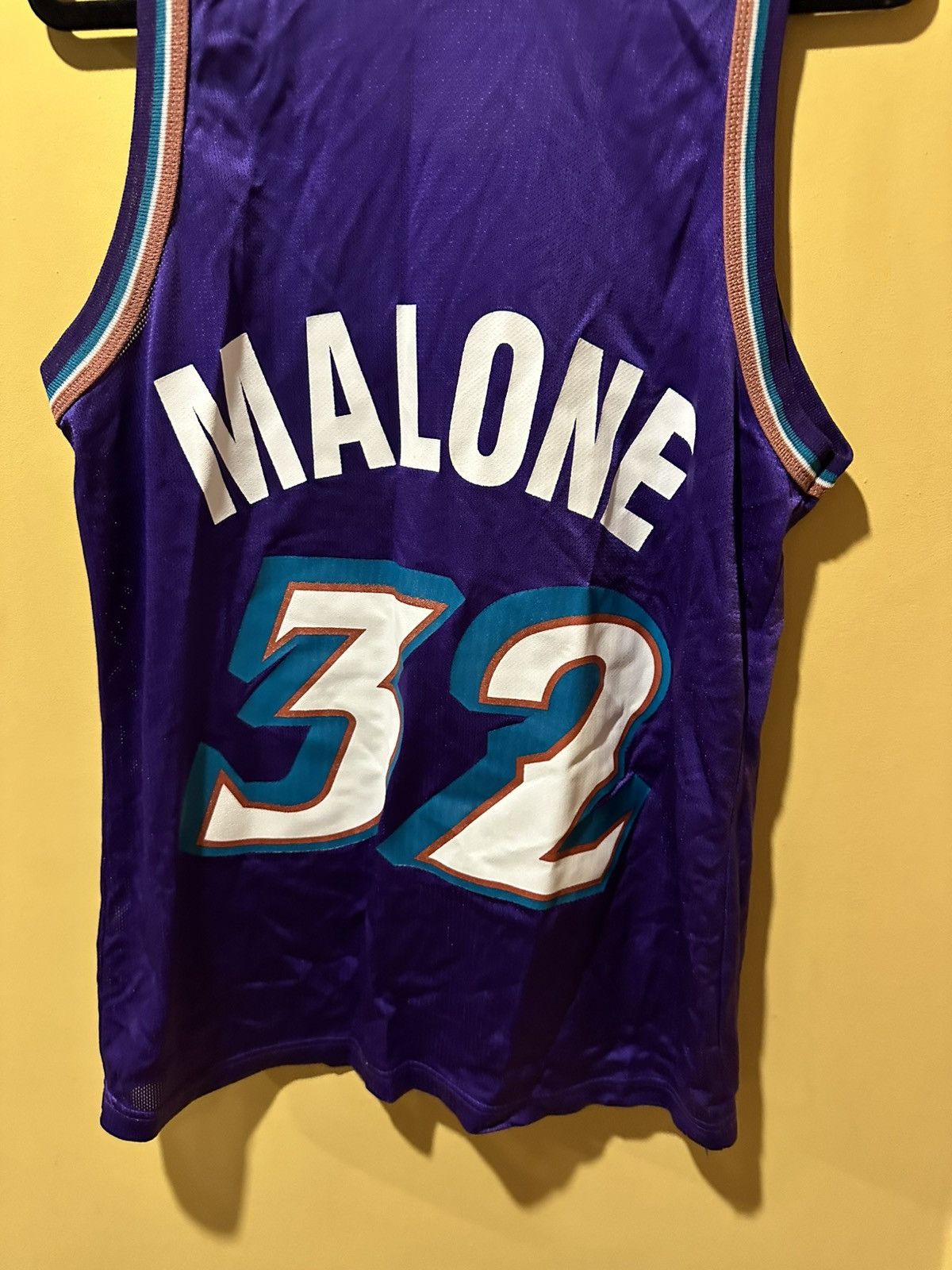 Champion × NBA VTG 90s Champion Utah Jazz #32 Karl Malone NBA Jersey Size US S / EU 44-46 / 1 - 7 Thumbnail