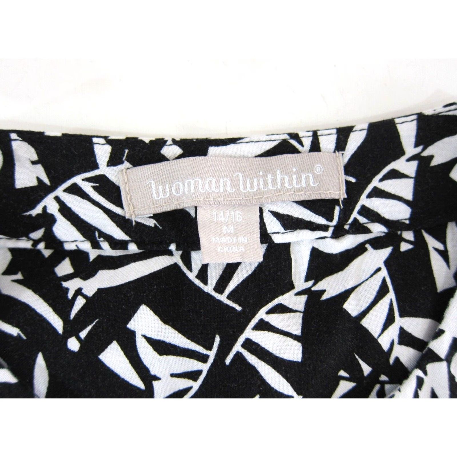 Vintage Woman Within Blouse Women Sleeveless V-Neck Rayon Floral Black White Tunic 14/16 M Size XL / US 12-14 / IT 48-50 - 4 Thumbnail