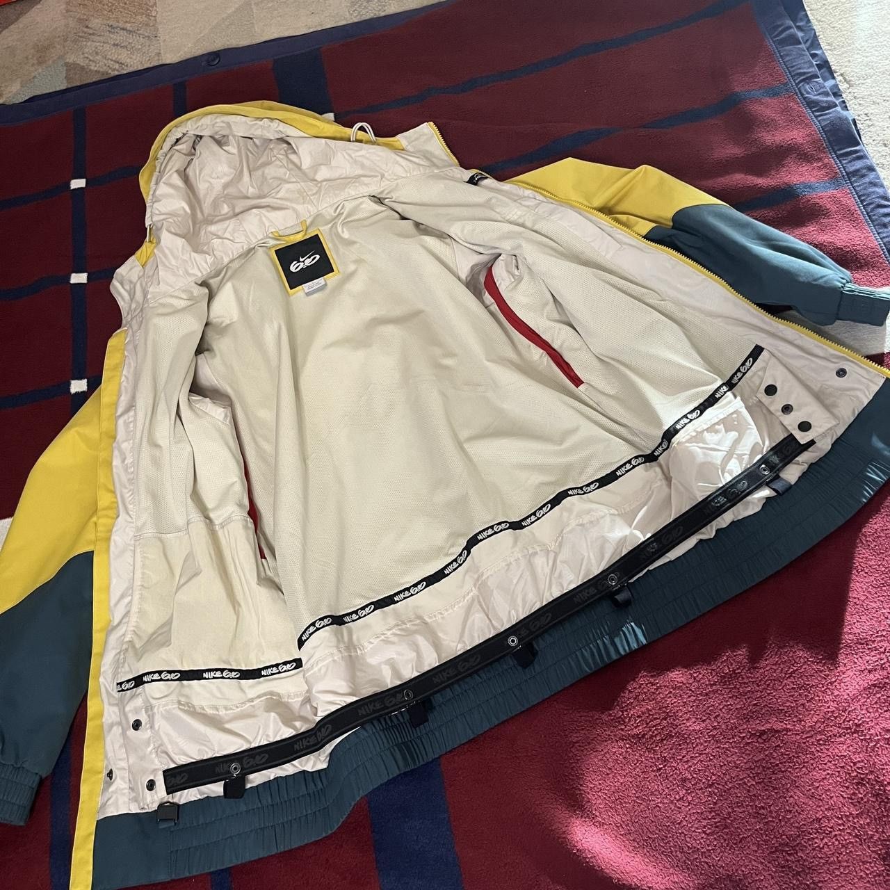 Nike Nike SB Kampai 6.0 Snowboarding Jacket Yellow Blue Size US L / EU 52-54 / 3 - 3 Thumbnail