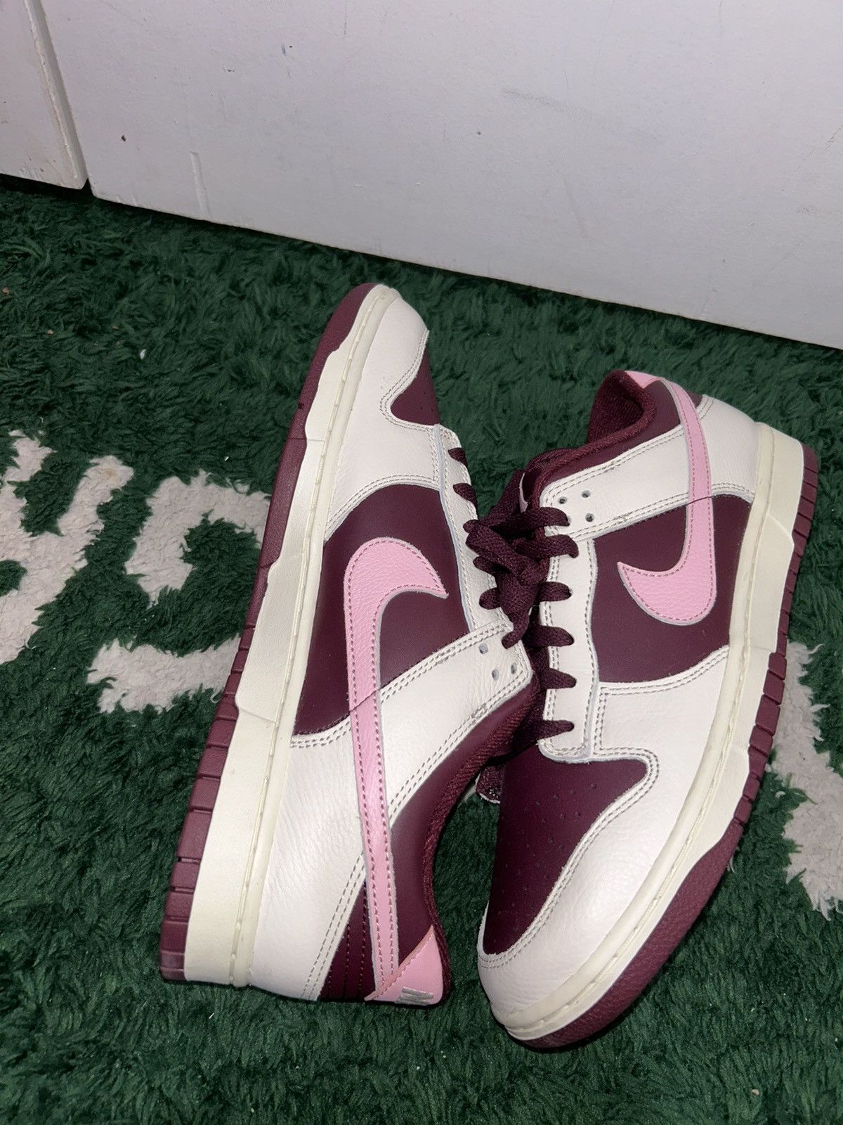 Nike Size 11 - Nike Dunk Low Premium Valentine's Day Size US 11 / EU 44 - 4 Thumbnail