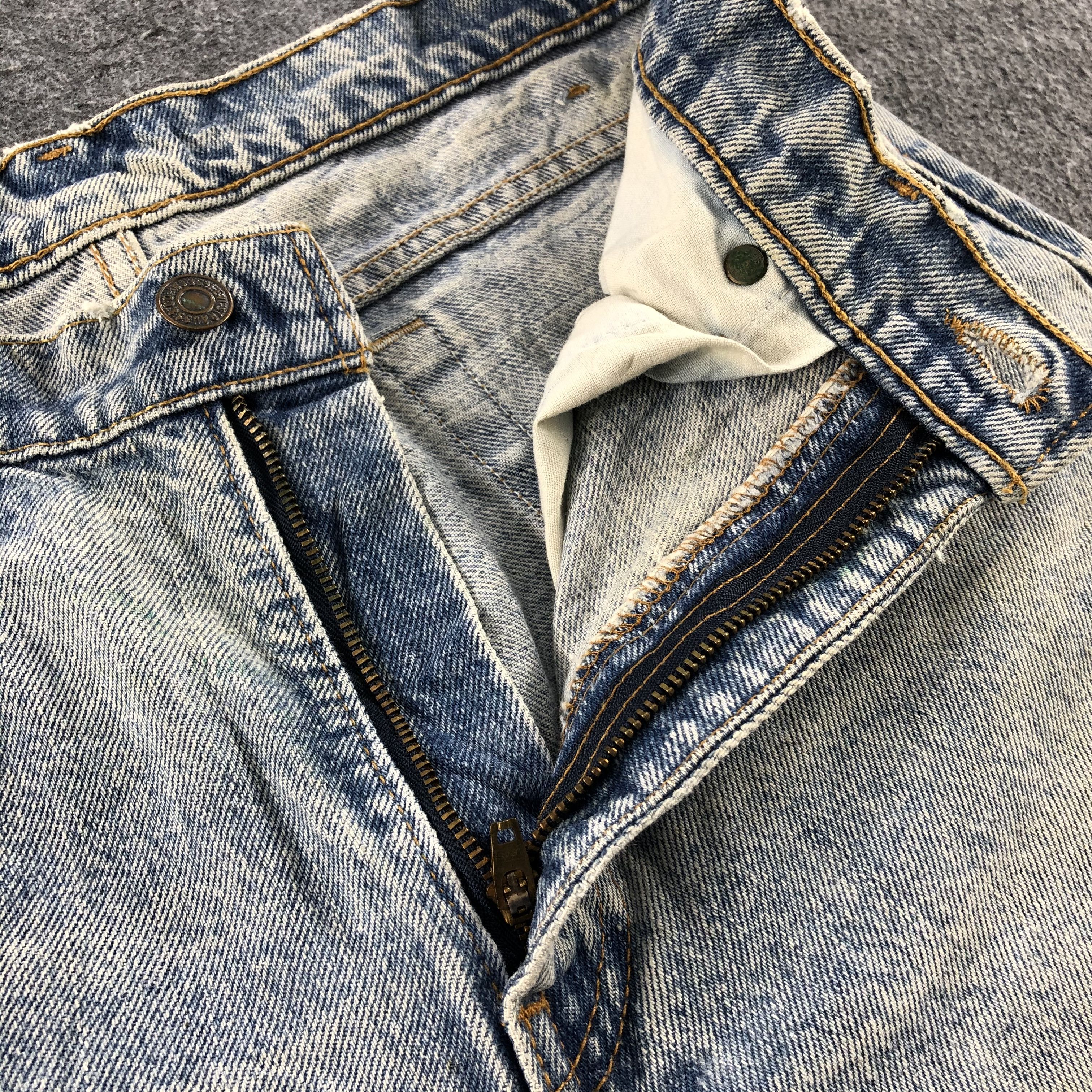Levi's Vintage 90s Light Wash Levis 550 Jeans-J1248 Size US 29 - 9 Thumbnail