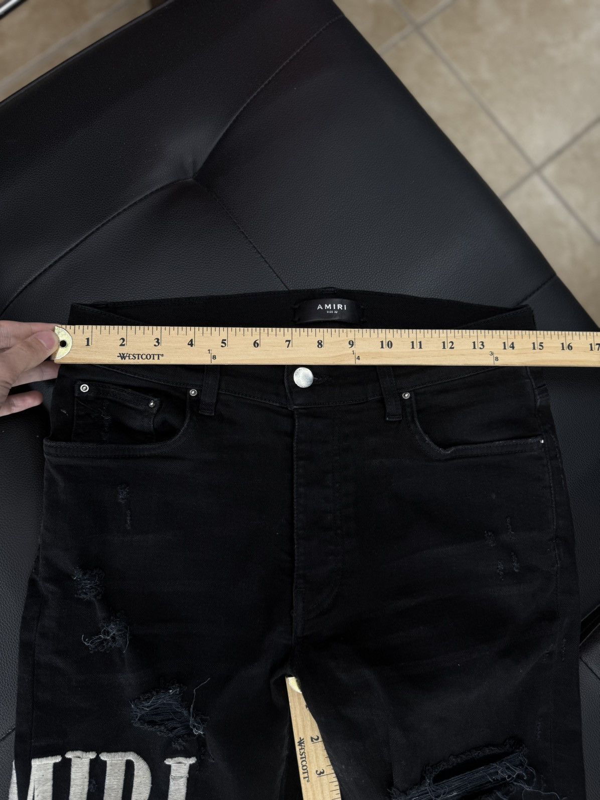 Amiri Amiri Logo Black White Patch Jeans Size 32 Pre Owned 🧼 Size US 32 / EU 48 - 14 Thumbnail