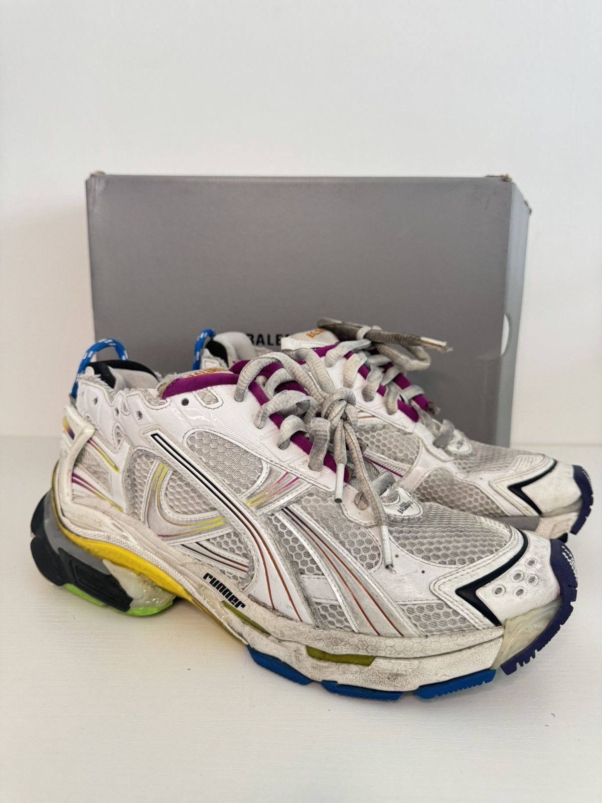 BALENCIAGA bouncer defender グレー BALENCIAGA BOUNCER SNEAKER IN GREY | HYPEROAD - YouTube