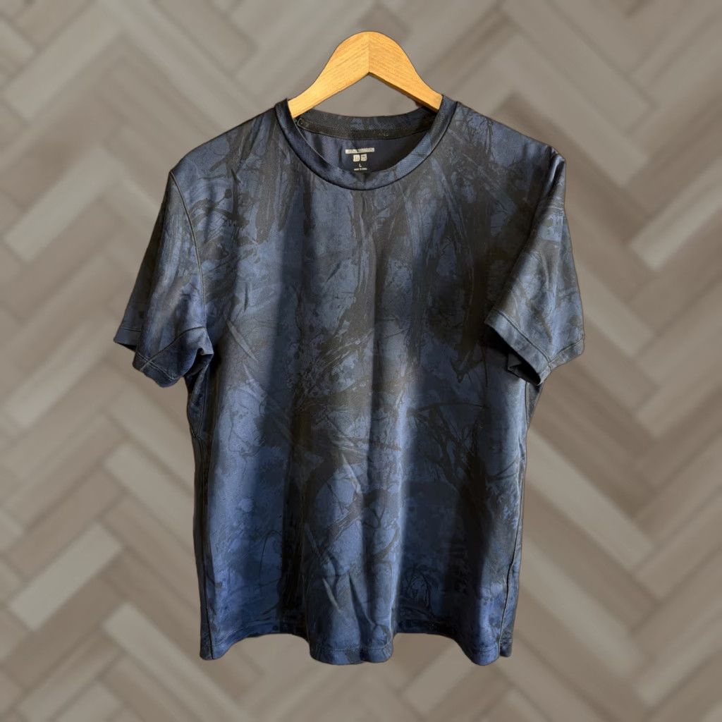 Uniqlo Uniqlo x Meguru Yamaguchi T-Shirt Mens Large Blue Abstract Splatter Camo Short Sleeve Crew Neck Regular Fit Graphic Print Size US L / EU 52-54 / 3 - 1 Thumbnail