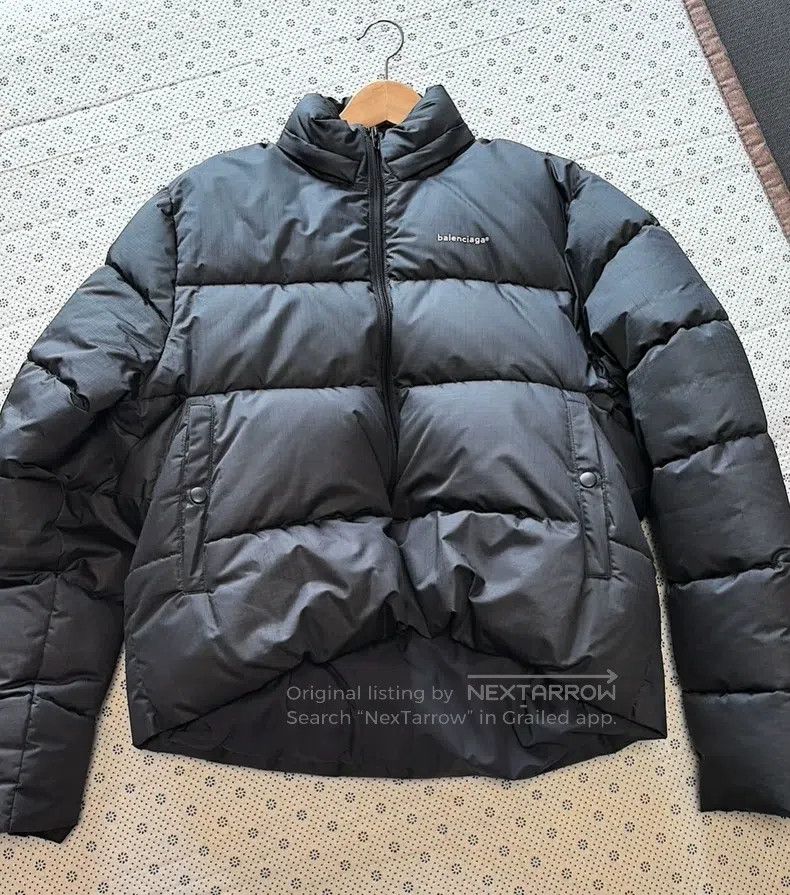 Balenciaga Balenciaga Small Logo Solid Color Letter Print Stand Colla Size US S / EU 44-46 / 1 - 1 Thumbnail