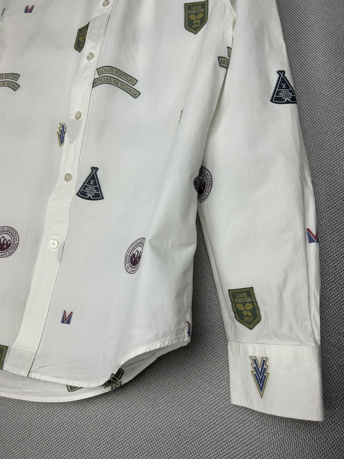 Louis Vuitton Louis Vuitton Embroidered Multi Logo Shirt Button Up Size US S / EU 44-46 / 1 - 1 Thumbnail
