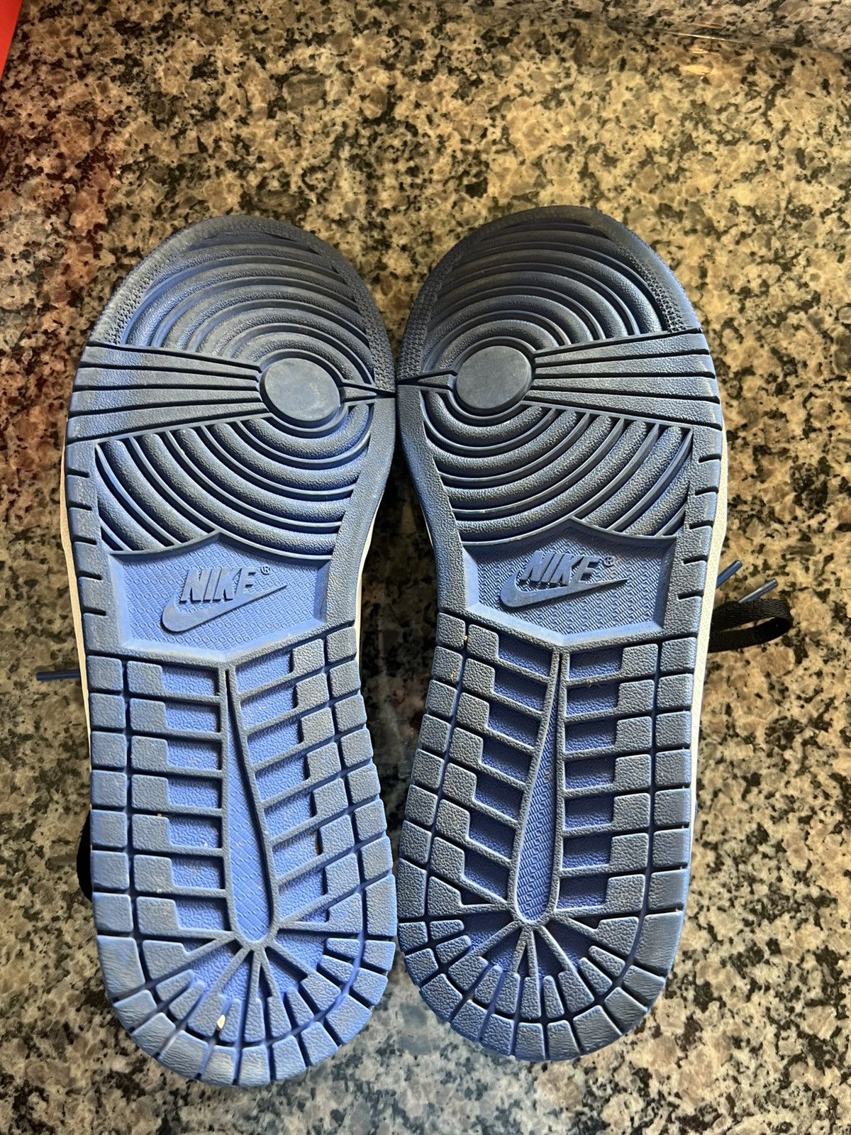 Jordan Brand 2019 Air Jordan 1 Low 'Royal Toe' Size US 11 / EU 44 - 6 Thumbnail