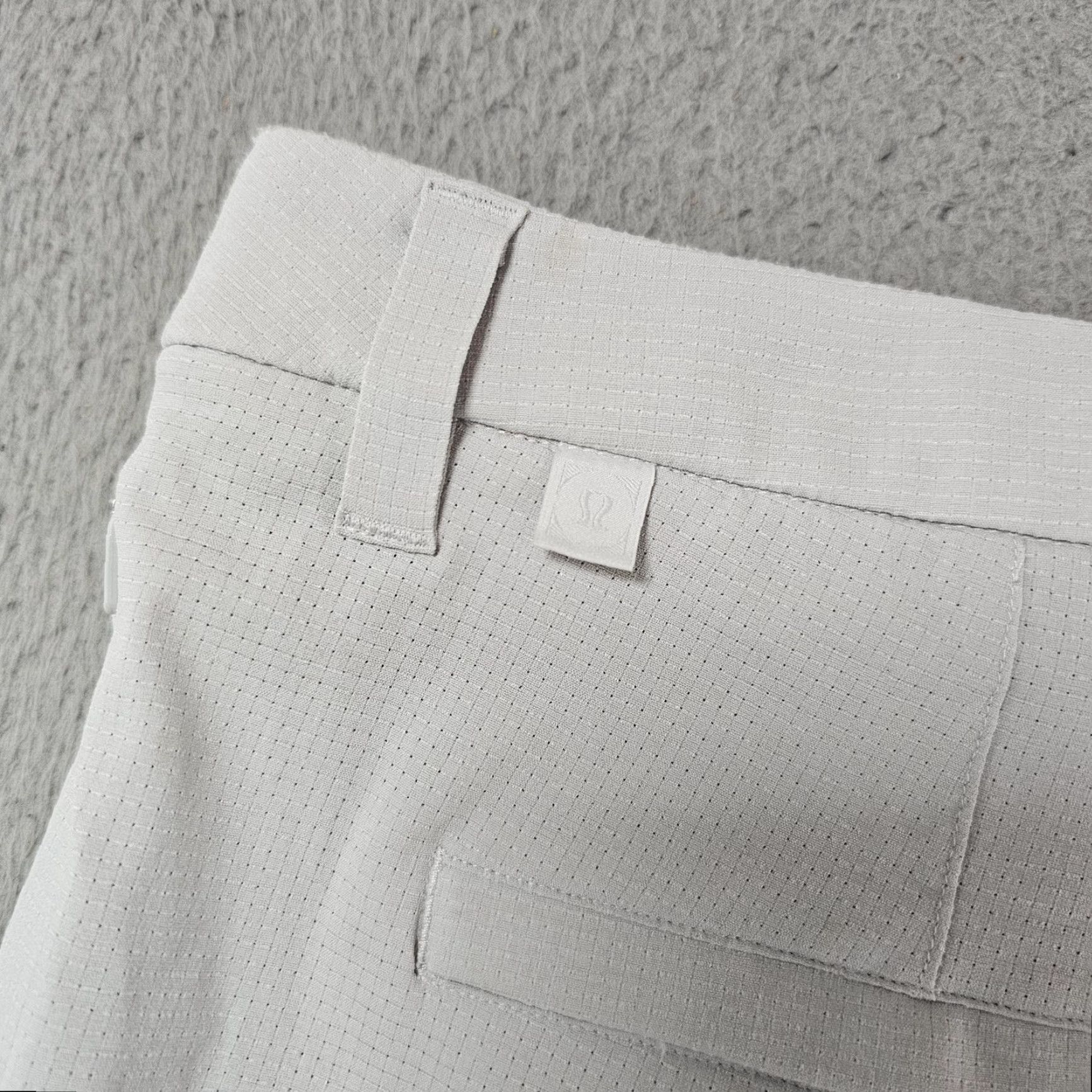 Lululemon Lululemon Shorts Mens 36 Gray Chino Golf Lightweight Performance Casual Pockets Wrap Flat Front Inseam 10 in Regular Size US 36 / EU 52 - 3 Thumbnail