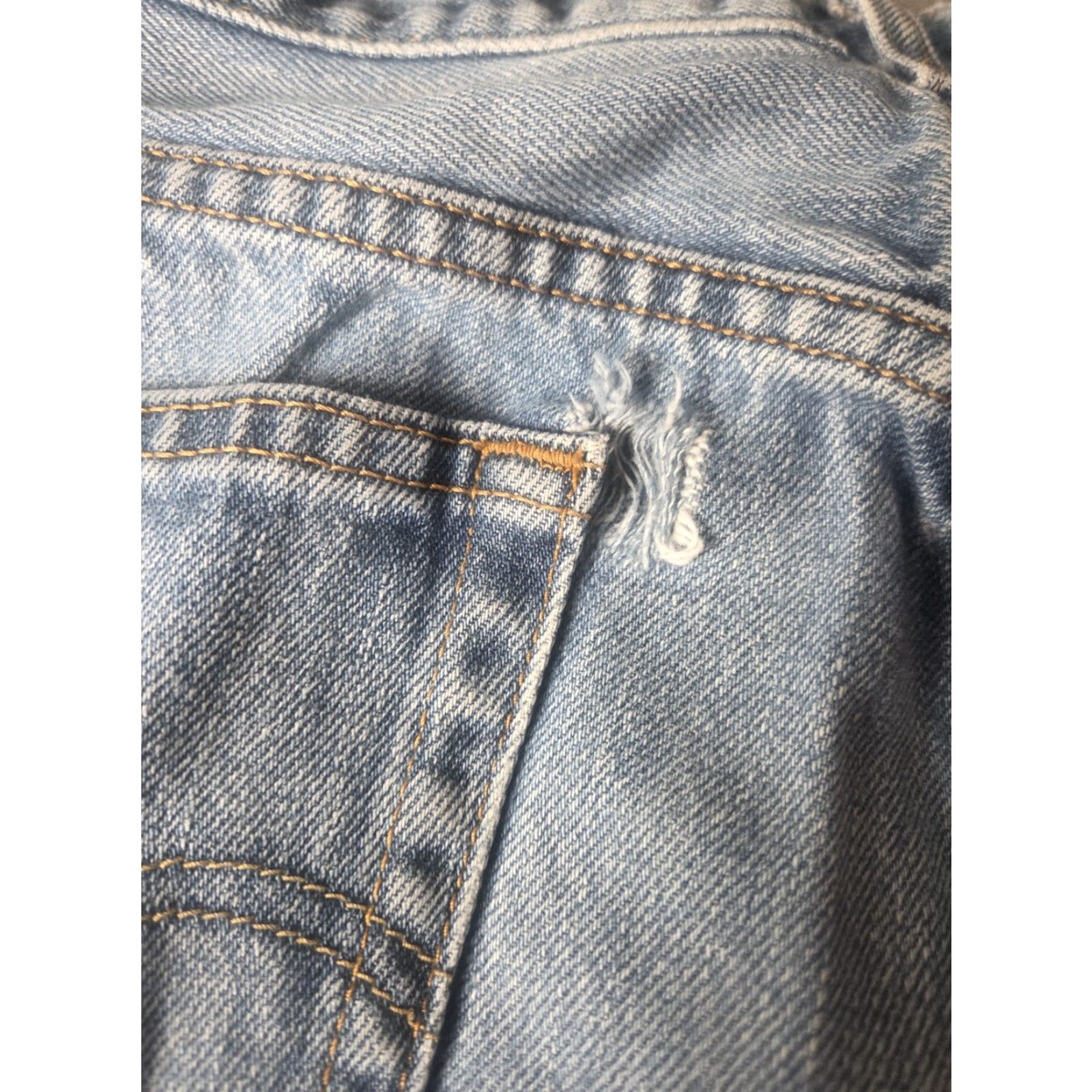 Levi's VINTAGE Levi's 505 Jeans Men 32x32 Blue Denim Straight 5-Pocket Distressed Look Mens Jeans Blue Regular Fit Size US 32 / EU 48 - 6 Thumbnail