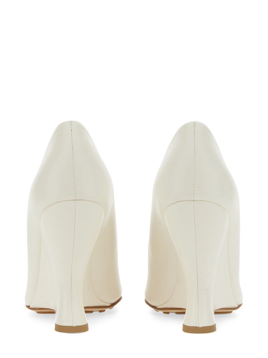 Bottega Veneta o1bcso1str0924 Punta Pumps in White Size US 8 / IT 38 - 4 Thumbnail